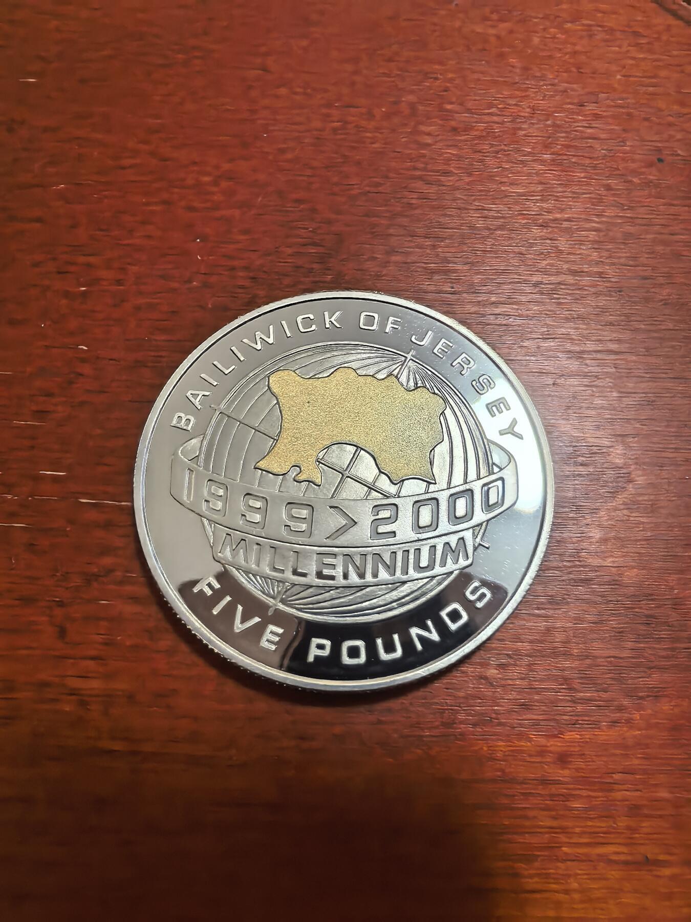 长老汇蛇年精选第九十六场拍卖 1999泽西千禧年5镑部分镀金精制银币，地图币，3.2万枚，28.28克925银，镀金成色916.7金