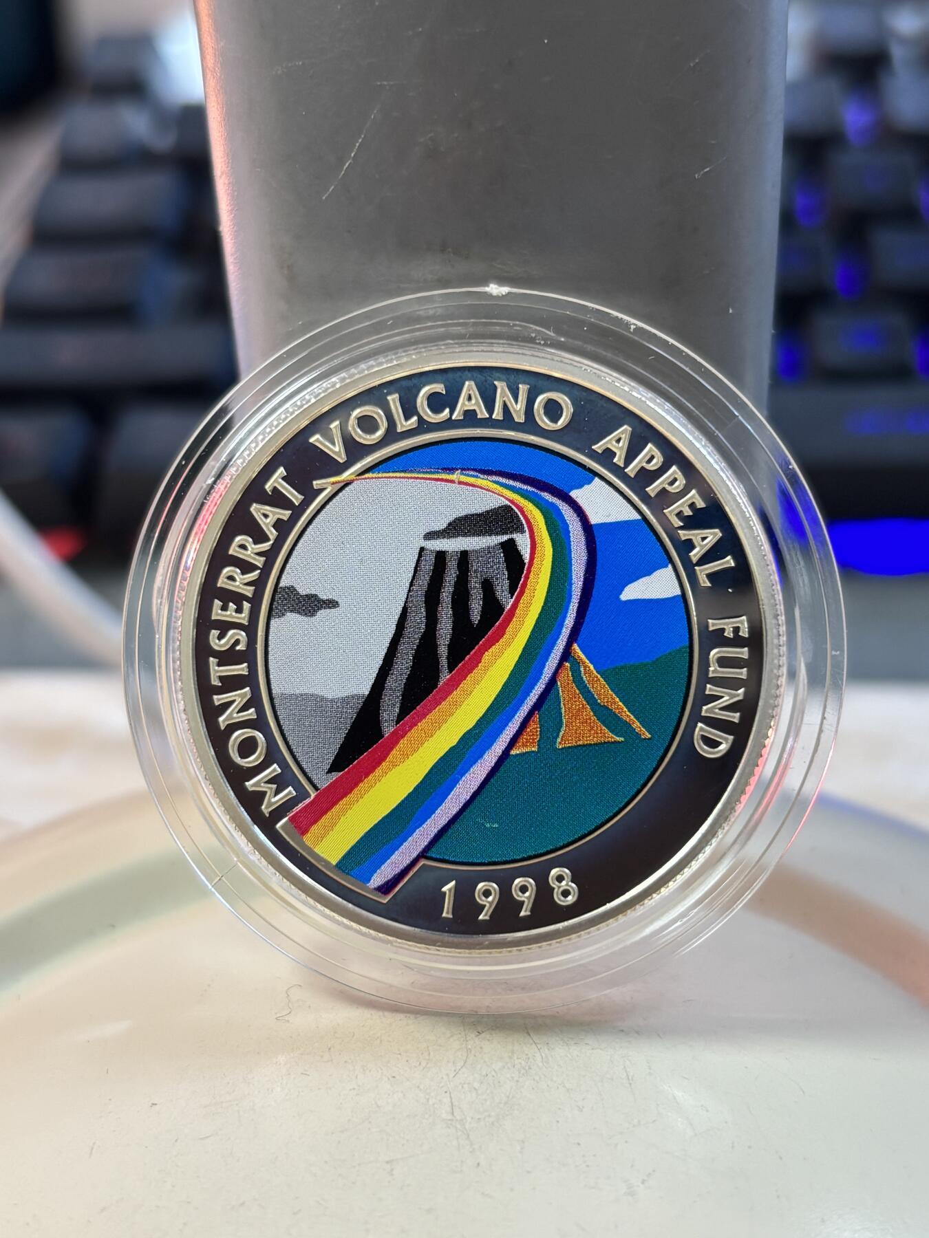 第189期拍卖 东加勒比群岛1998年蒙特塞拉特火山彩色纪念银币，28.28克，925银，发行10000枚，有氧化