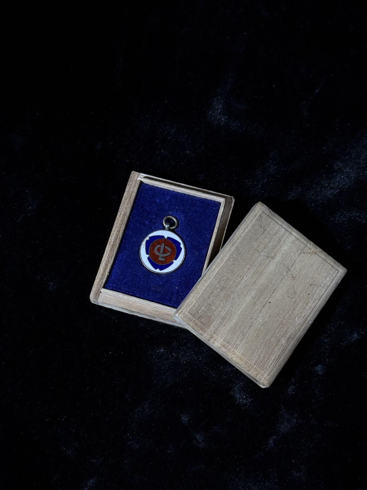 戎马世界章牌大赏第110期 日本第一次生计调查纪念章