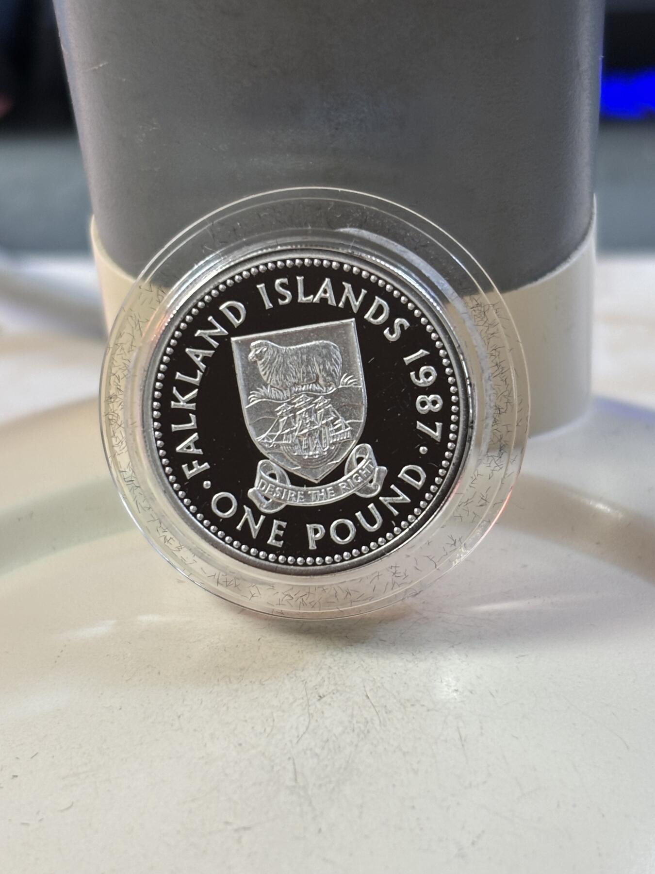 第189期拍卖 福克兰群岛1987年1镑绵羊与帆船精制加厚纪念银币，19克，925银，发行2500枚