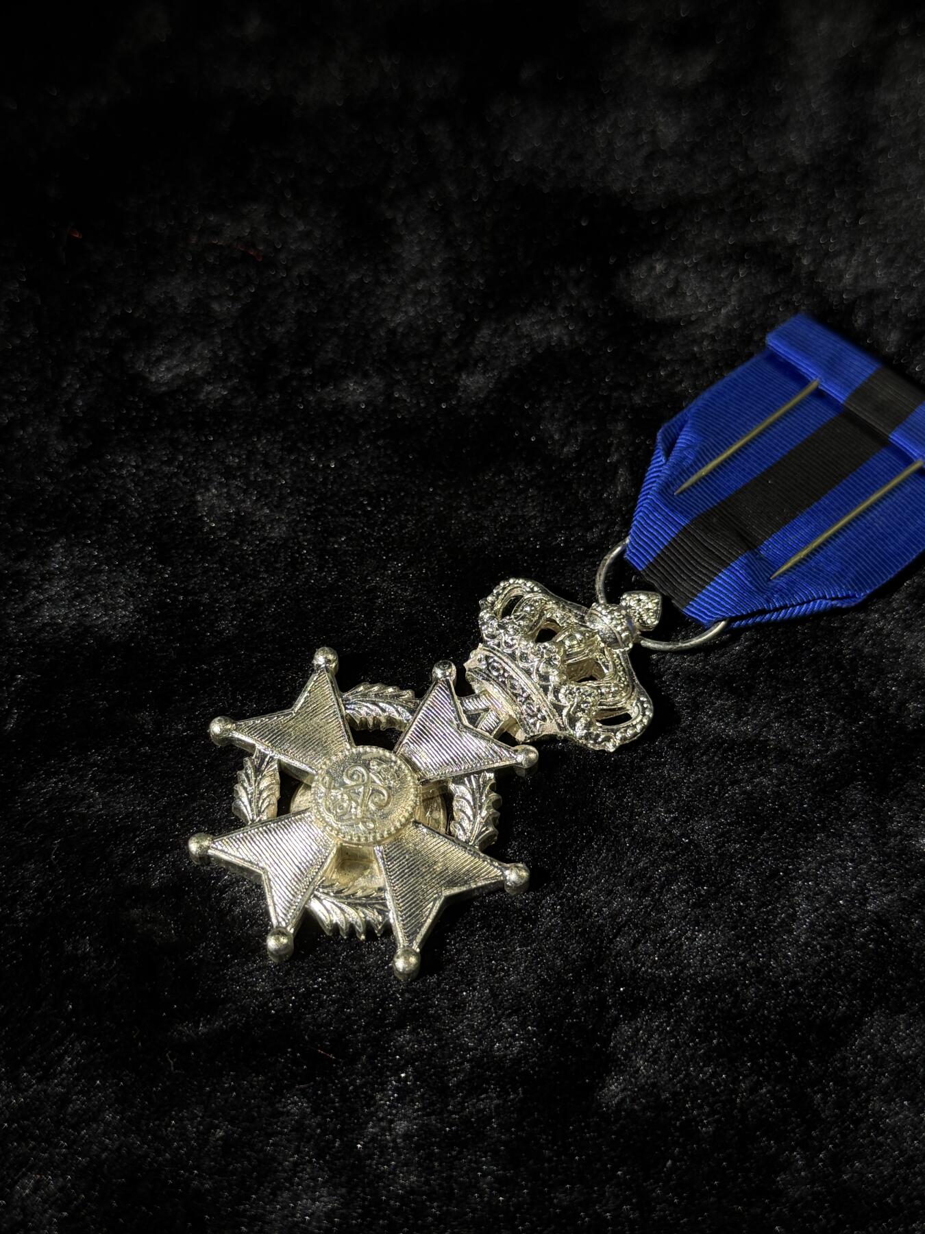 戎马世界章牌大赏第110期 比利时利奥波德二世勋章，现代版，合金制