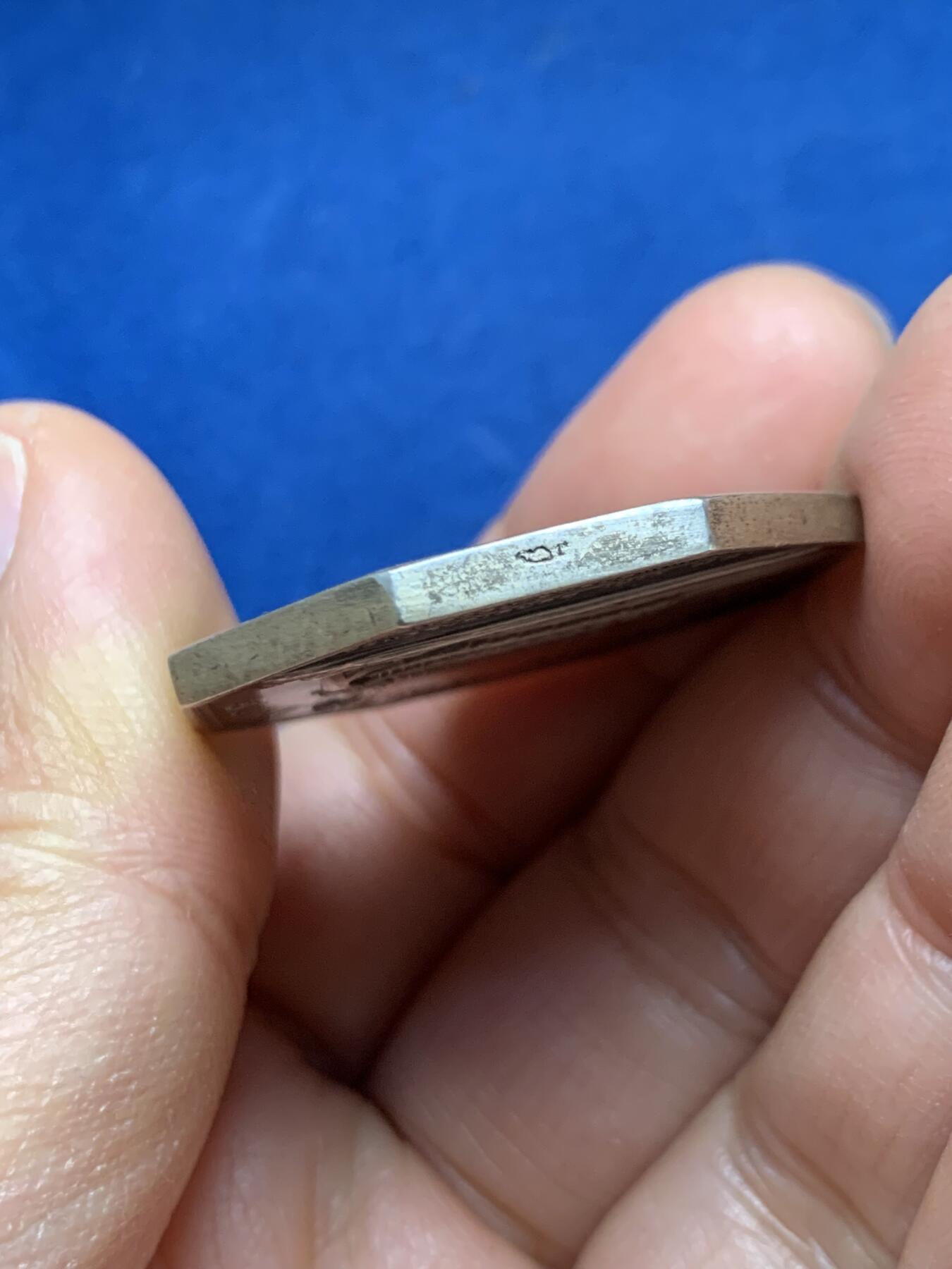 《竞宝斋》第461场 周日，周一，2场连拍 （全场包邮）欢迎送拍 法国波尔多商会八角银质代币，丰饶角边铭，23.5g，33.9mm