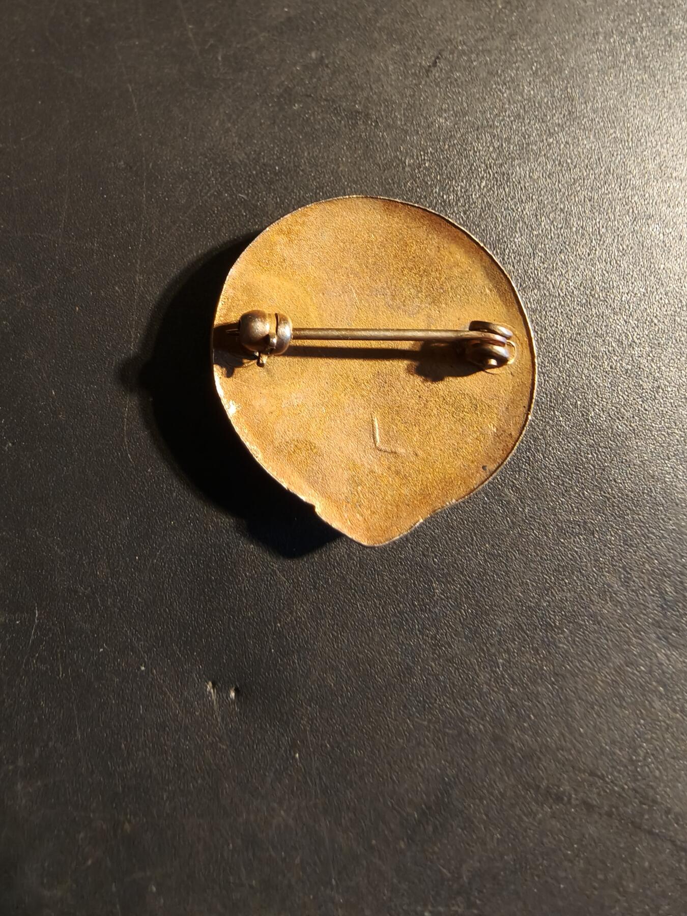 老王徽章第179期 美国二战红十字会战场服务证章    横针版 