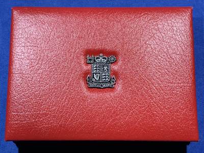 《竞宝斋》第461场 周日，周一，2场连拍 （全场包邮）欢迎送拍 - 英国1988年精制套币，带1枚1英镑盾徽精制纪念币，7枚币盒证齐全，品相精美 红色盒装