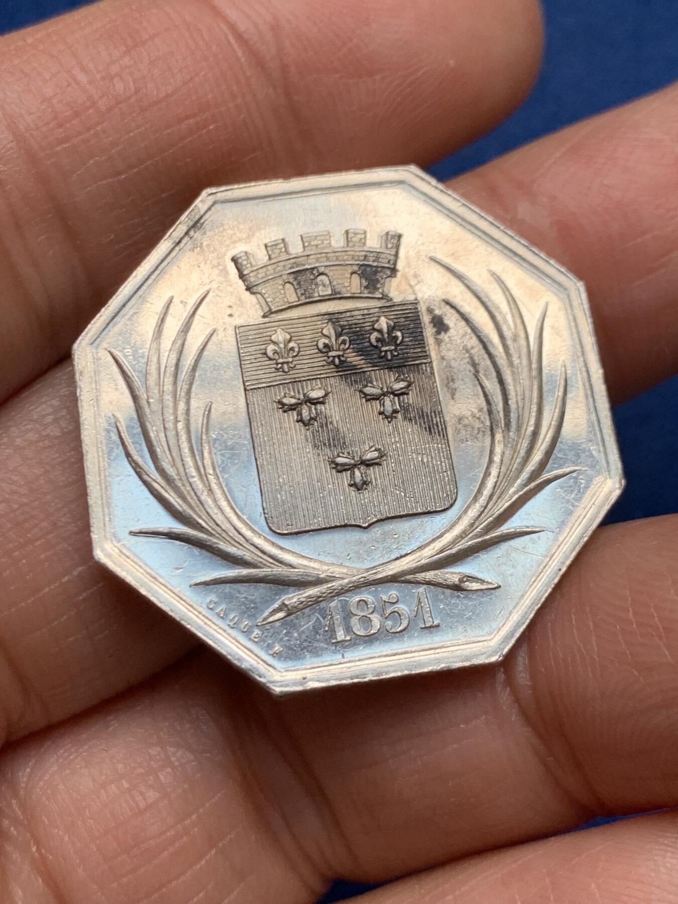 《竞宝斋》第461场 周日，周一，2场连拍 （全场包邮）欢迎送拍 法国奥尔良艺术协会八角银代币 12.92克 30.2mm 蜜蜂银标