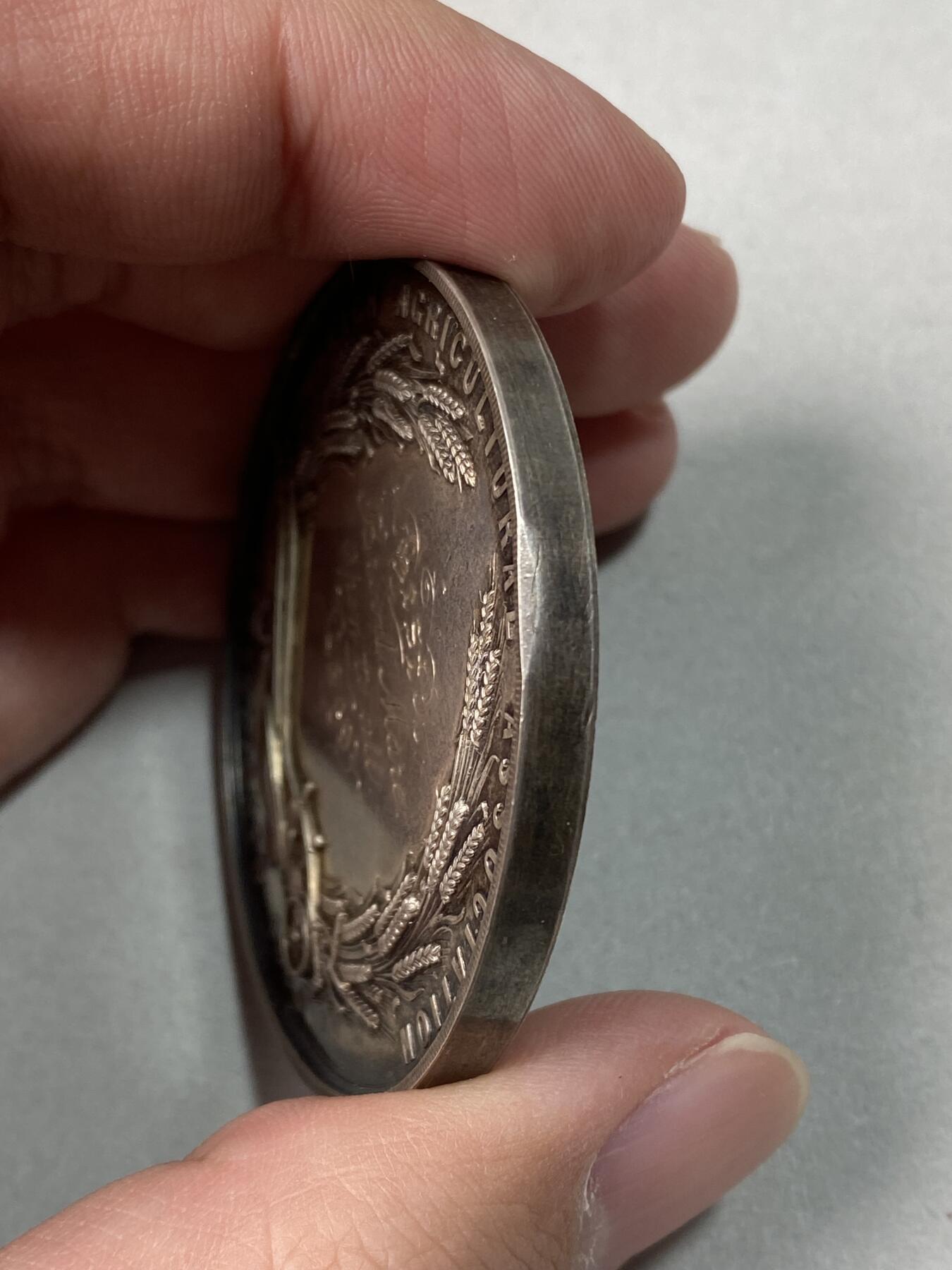 万国钱币拍卖第059期 1869英国农业协会畜牧大银章 高浮雕五彩大规格 边缘磕碰 61g 53mm