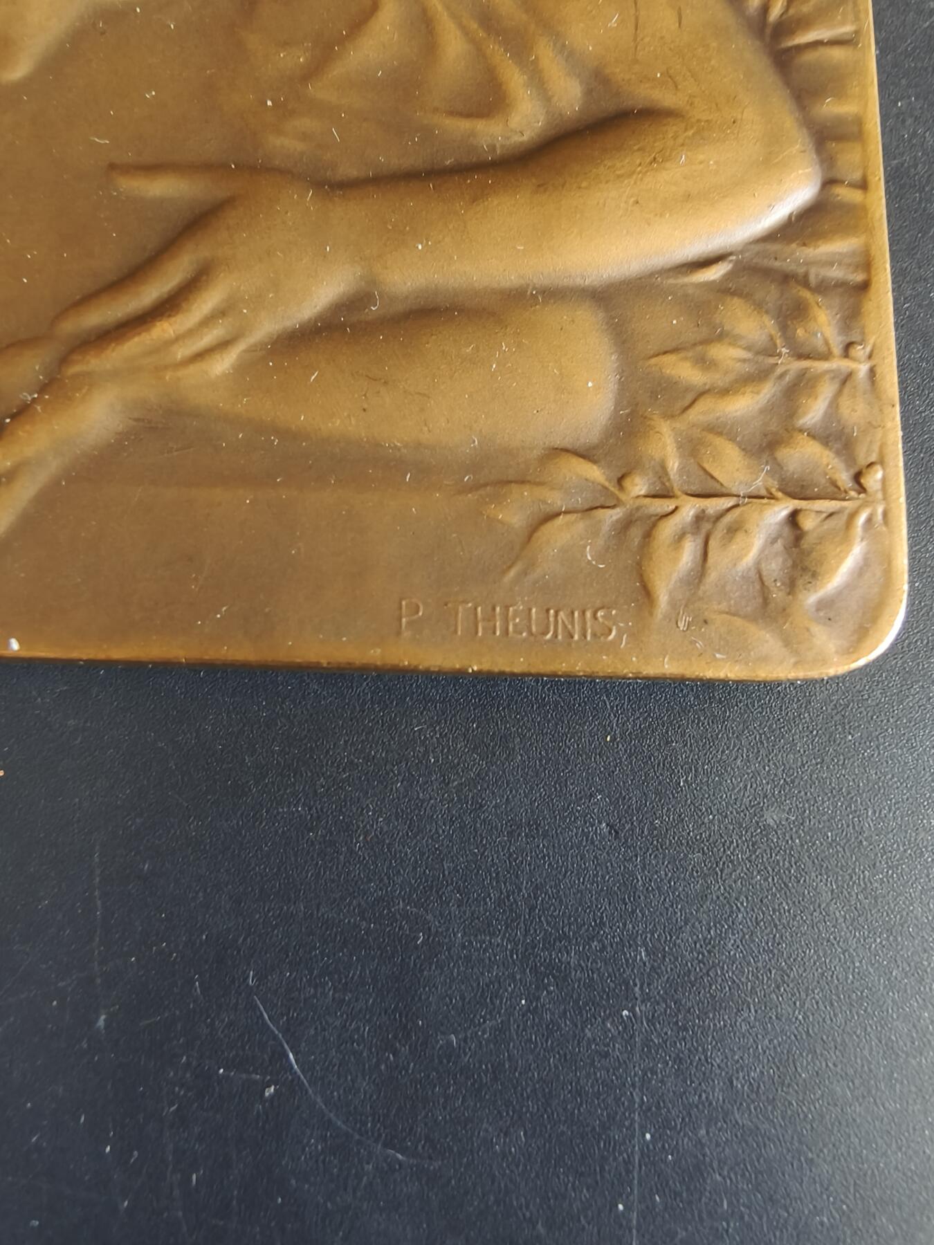 老王徽章第179期 比利时《晚报》手球运动方形大铜章     尺寸60×83mm    重量178.8g