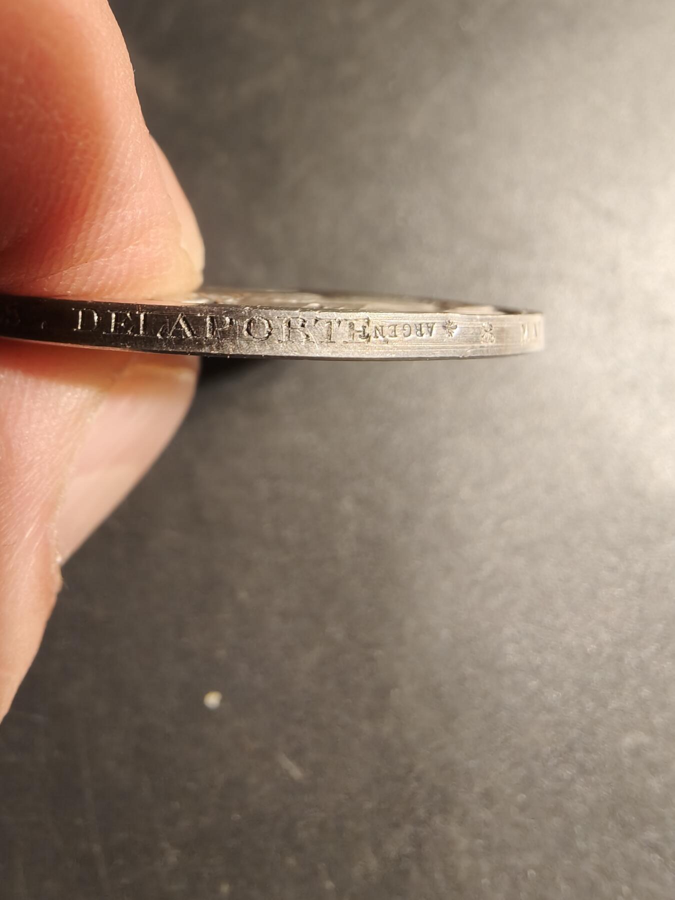 老王徽章第179期 法国银婚章    950银    蜜蜂银标   1875年实授    直径39mm    重量24.8g    带边铭背铭     少见大尺寸版    