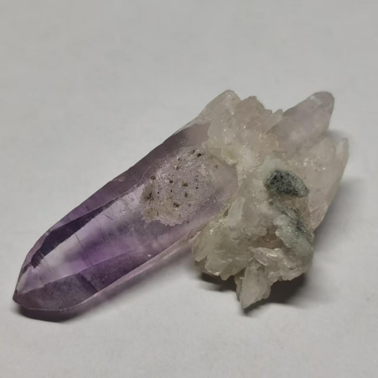 七河·世界币章矿标杂件每周小拍（总第35期）（本场周二结标） 藏家出品X676（4） 墨西哥克鲁兹水晶矿标 盒子矿  本件拍品由合作藏家负责邮寄