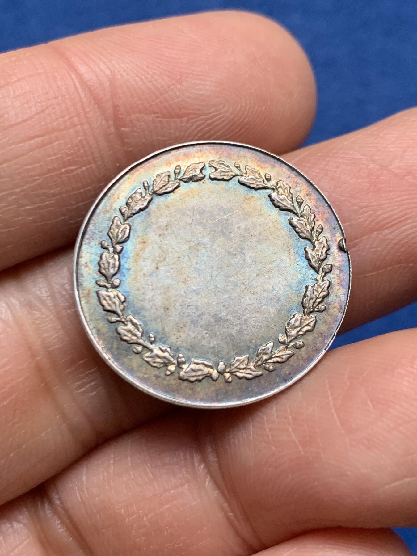 《竞宝斋》第461场 周日，周一，2场连拍 （全场包邮）欢迎送拍 法国婚礼银章 背面无刻字 4克 23.4mm