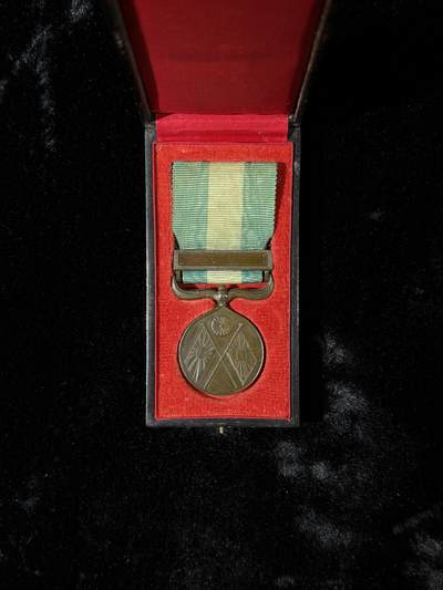 戎马世界章牌大赏第110期 - 勿忘国耻！日本甲午从军记章，盒扣缺失