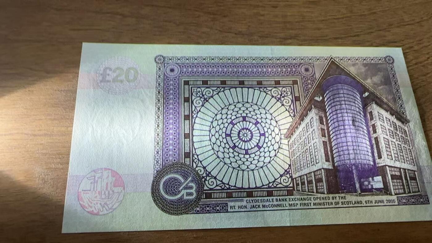 徐霞客拍卖首拍 苏格兰/克莱斯勒戴尔银行	P-229f 2005年20镑	au	A/EC 430479	票面人物是领导苏格兰赢得14世纪独立战争的民族英雄罗伯特·布鲁斯，这是克莱兹戴尔银行2005年为纪念新交易所启用发行的20英镑流通纪念钞，作为苏格兰发钞银行的首版签名藏品，其独特的历史设计与稀缺性兼具文化价值与升值潜力。