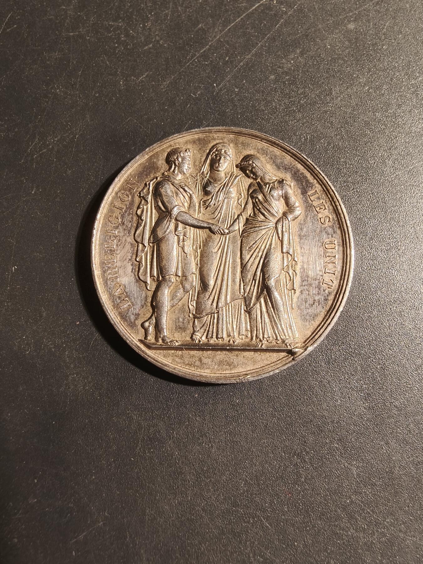 老王徽章第179期 法国银婚章    1869年实授    950银蜜蜂银标    直径36mm     重量21.8g      带边铭背铭