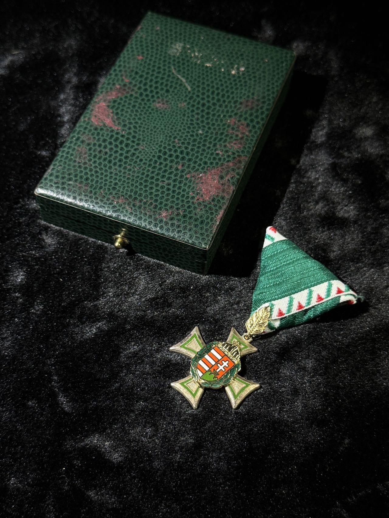 戎马世界章牌大赏第110期 匈牙利一级国土防卫奖章