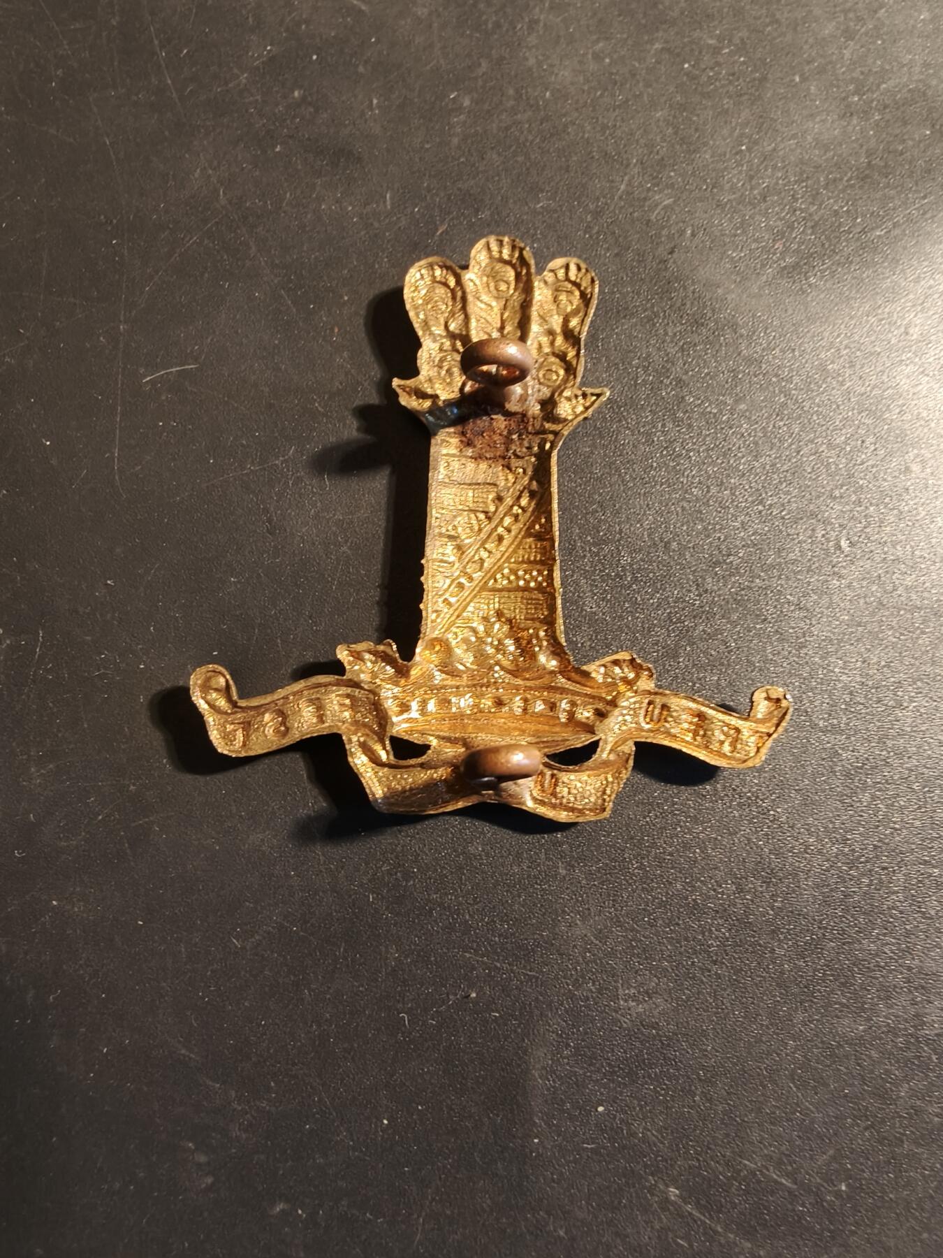 老王徽章第179期 英国陆军第11阿尔伯特亲王龙骑兵团帽徽      一战时期