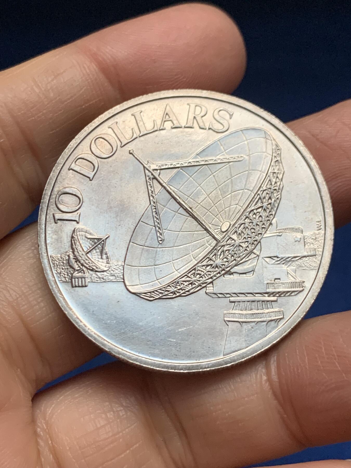 《竞宝斋》第461场 周日，周一，2场连拍 （全场包邮）欢迎送拍 新加坡1978年通信卫星10元银币 500银 31.1克