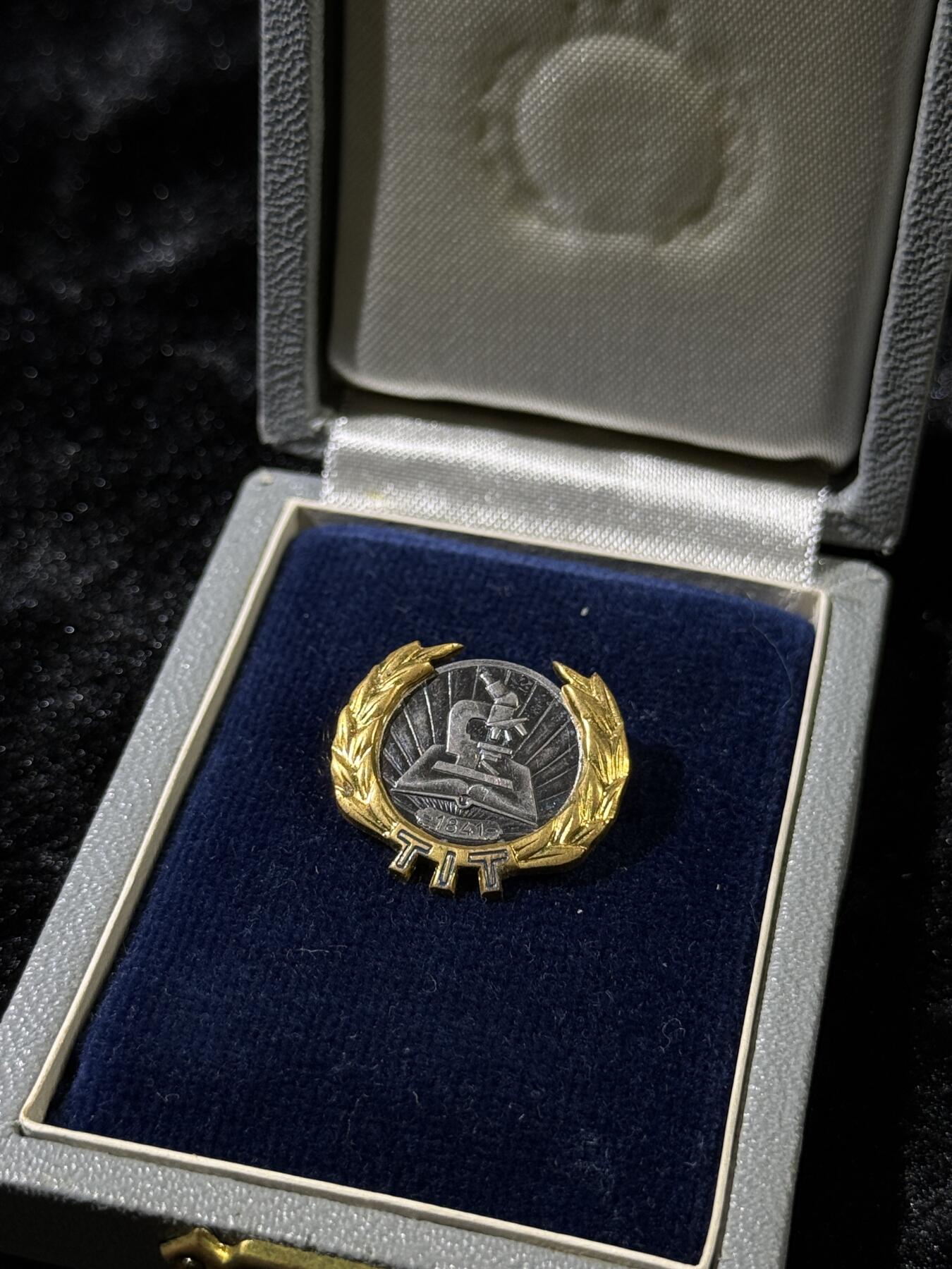 戎马世界章牌大赏第110期 匈牙利科学协会徽章