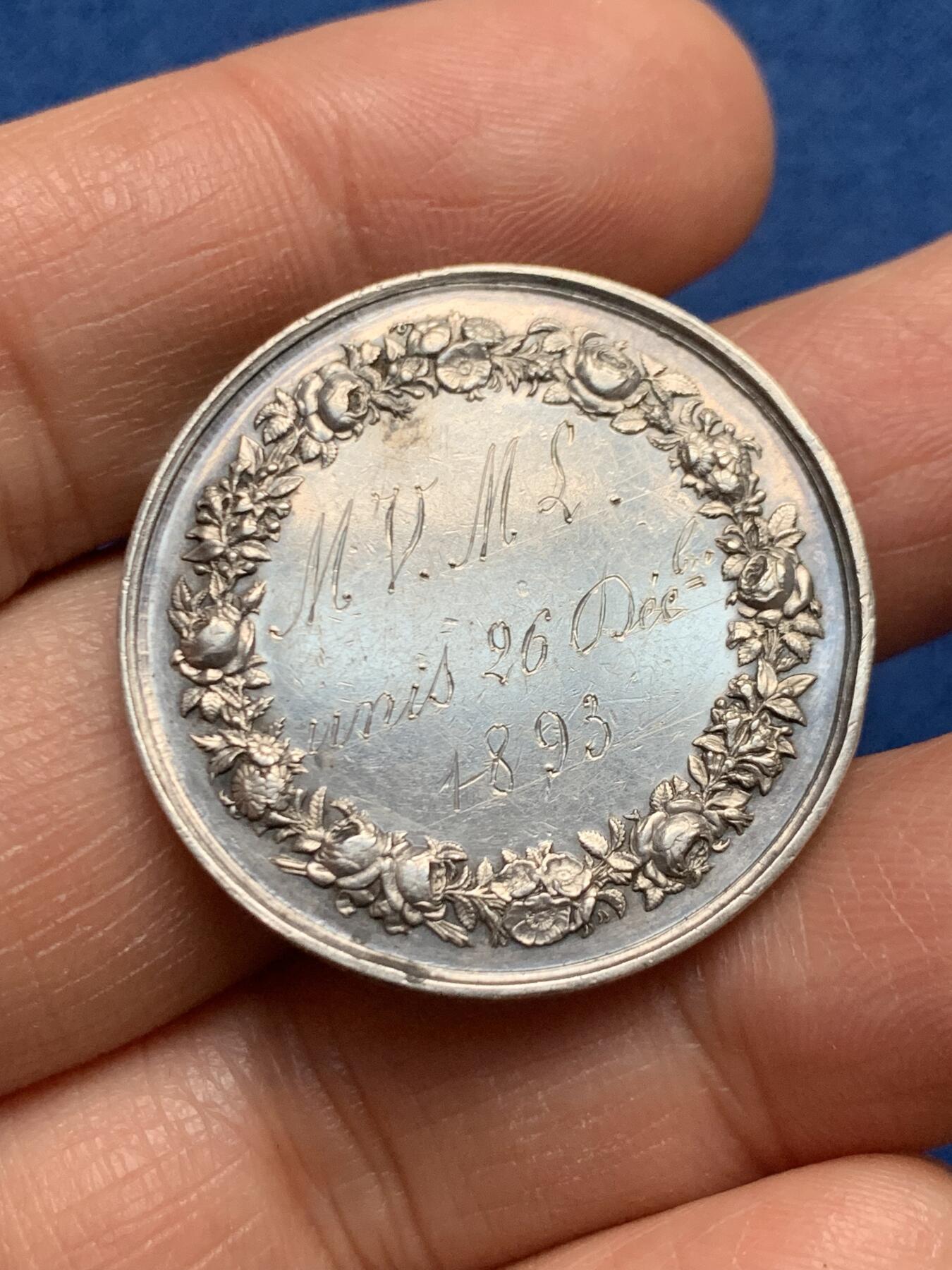 《竞宝斋》第461场 周日，周一，2场连拍 （全场包邮）欢迎送拍 法国婚礼银章 蜜蜂银标 13.8克 31.6mm