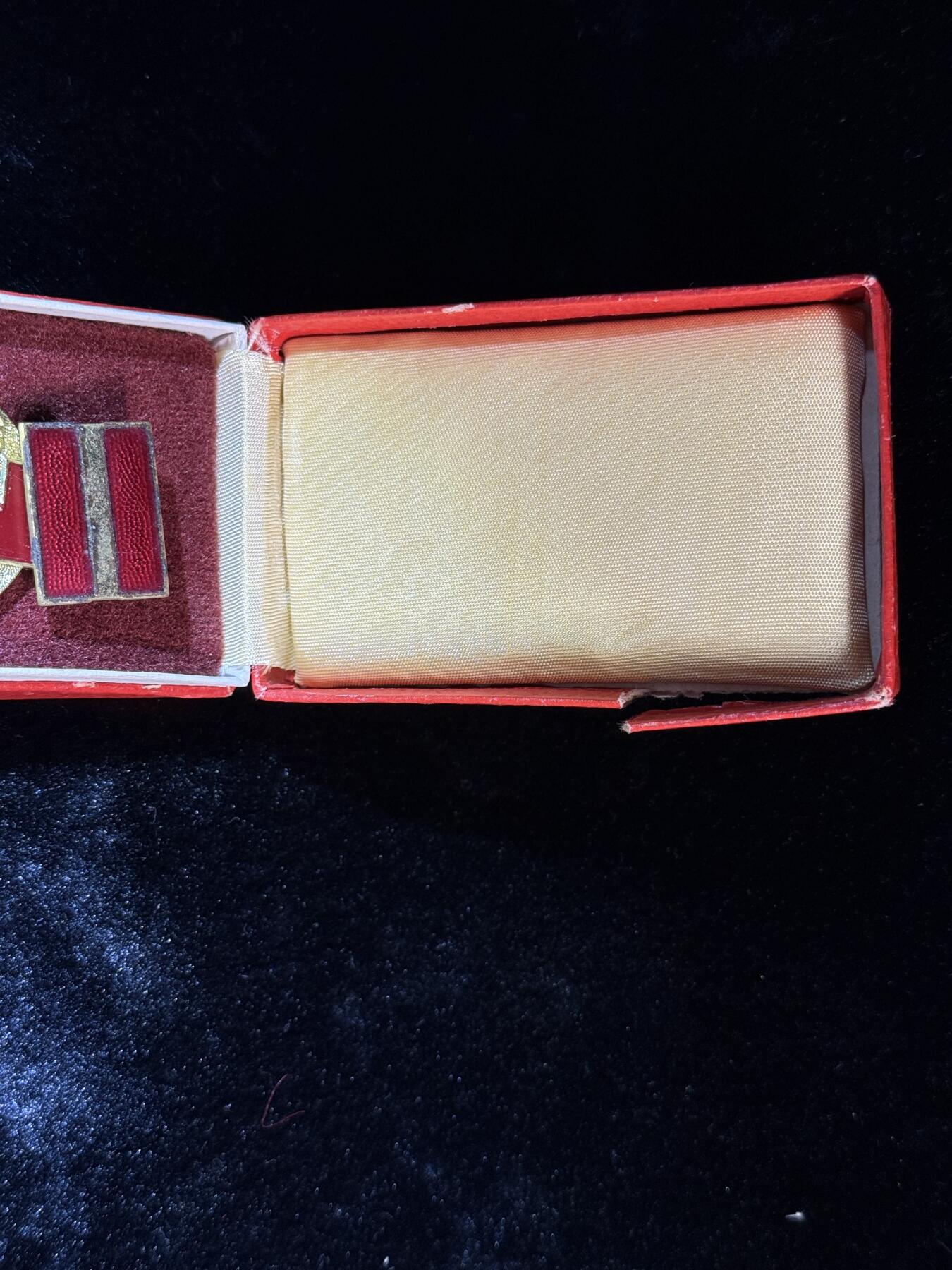 戎马世界章牌大赏第110期 东德奖章一组