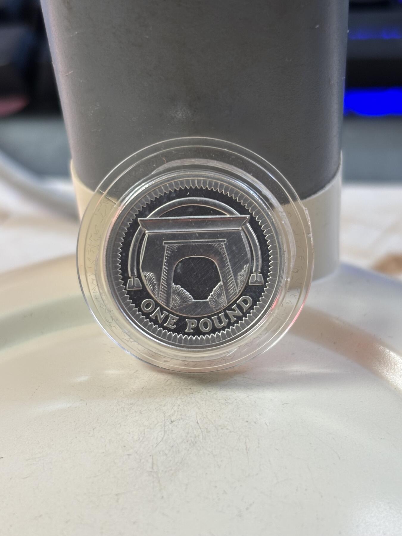 第189期拍卖 英国2006年1镑纪念银币带盒证书，9.5克，925银，有瑕疵