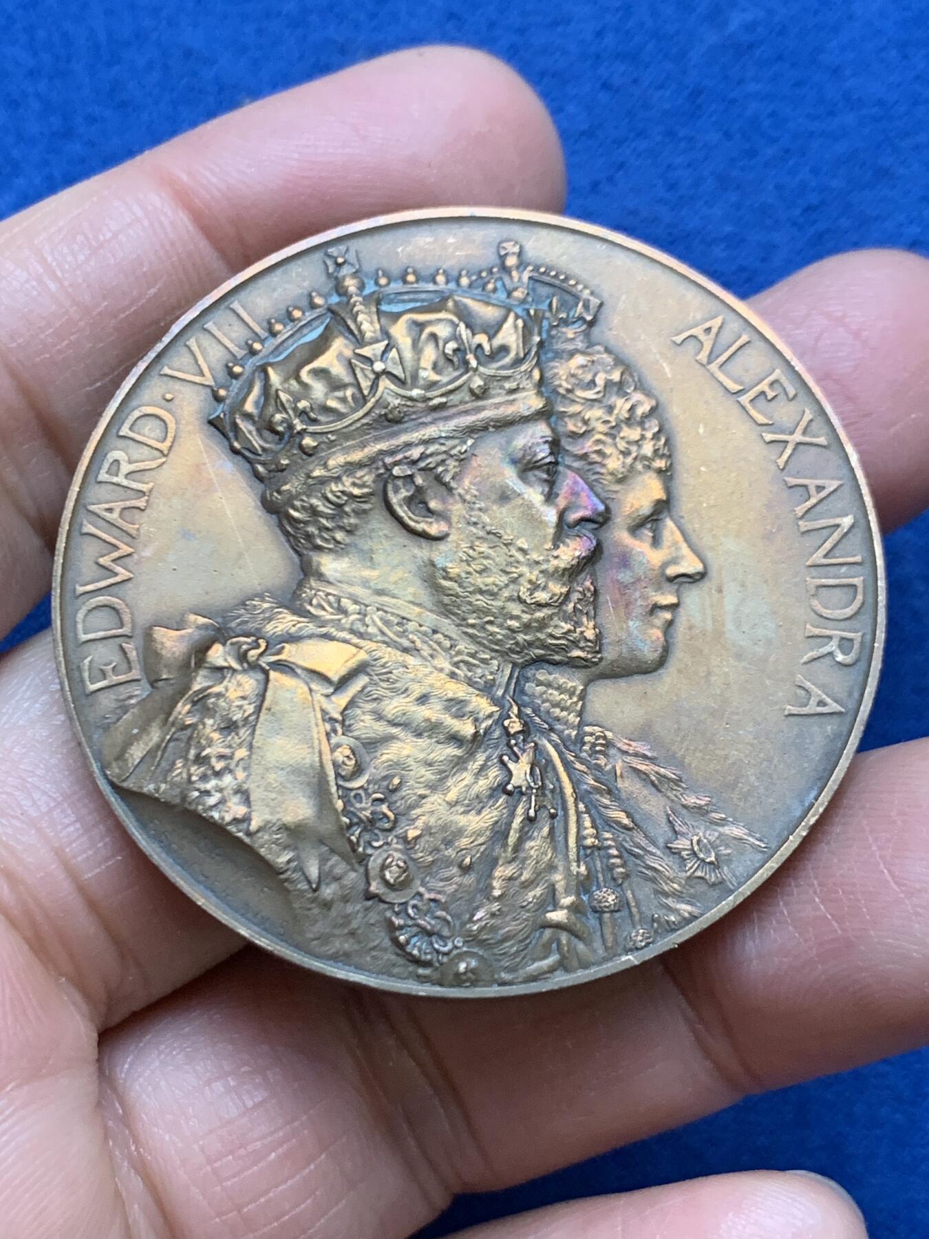 《竞宝斋》第461场 周日，周一，2场连拍 （全场包邮）欢迎送拍 英国1902年爱德华七世登基大铜章，少见款别，设计精美，狮子立体，力量感十足。43.5克，45.9mm