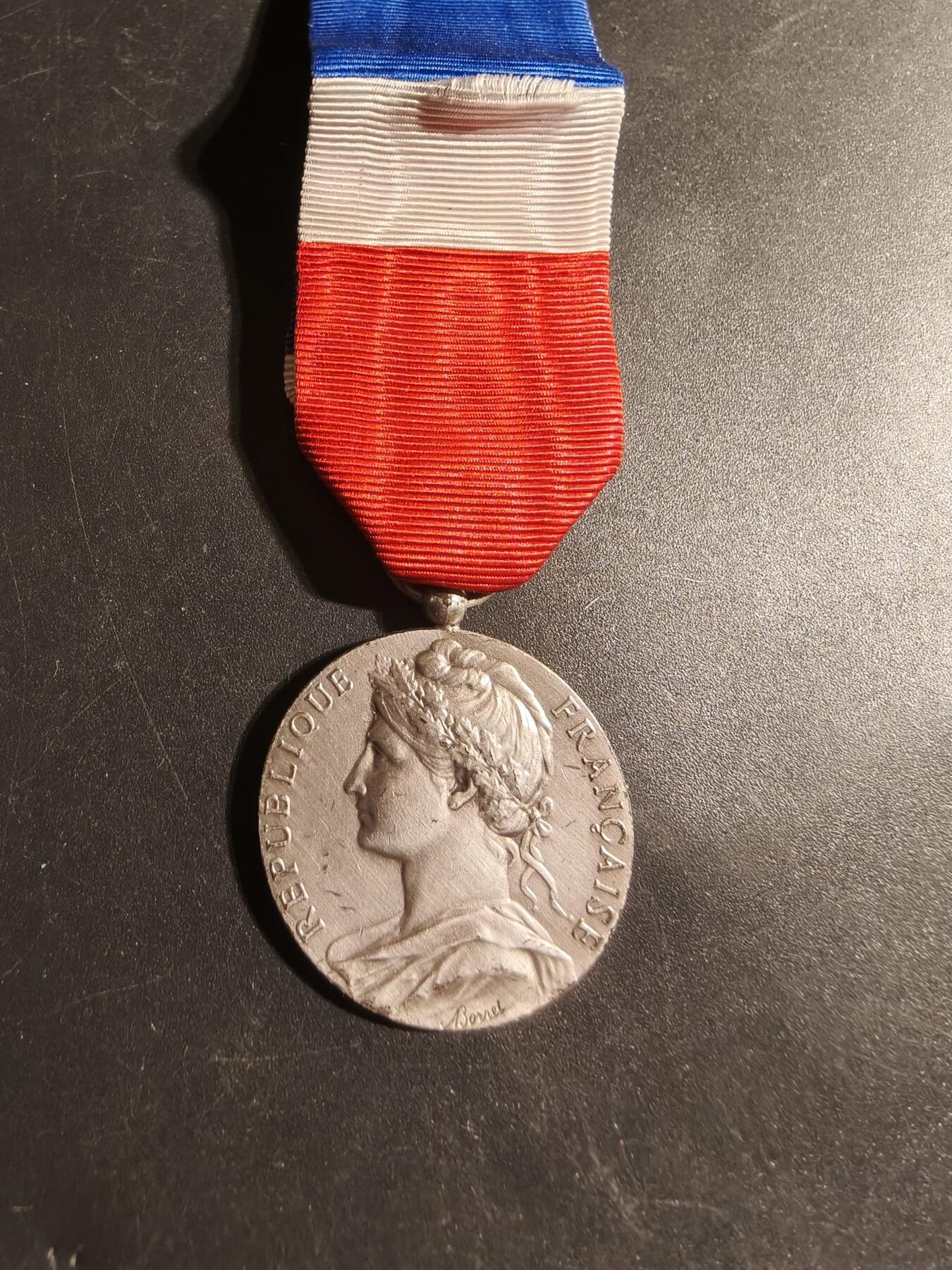 老王徽章第179期 法国银级劳工奖章    925银    11.4g    1980n年实发