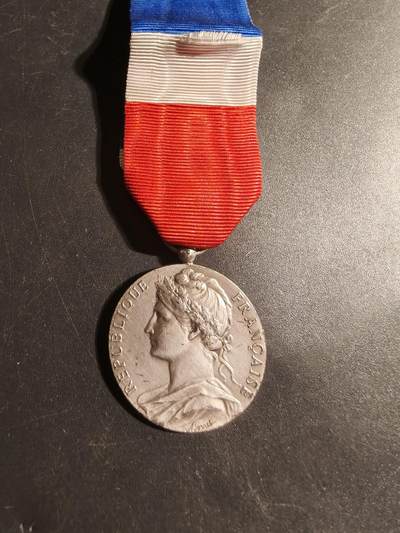 老王徽章第179期 - 法国银级劳工奖章    925银    11.4g    1980n年实发