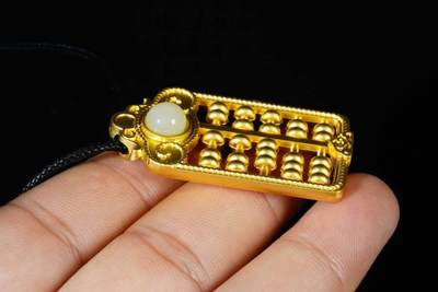 上海都达杂项专场八（全场包邮）   天然和田玉白玉镶嵌《如意算盘》吊坠挂件 附鉴定证书87-350