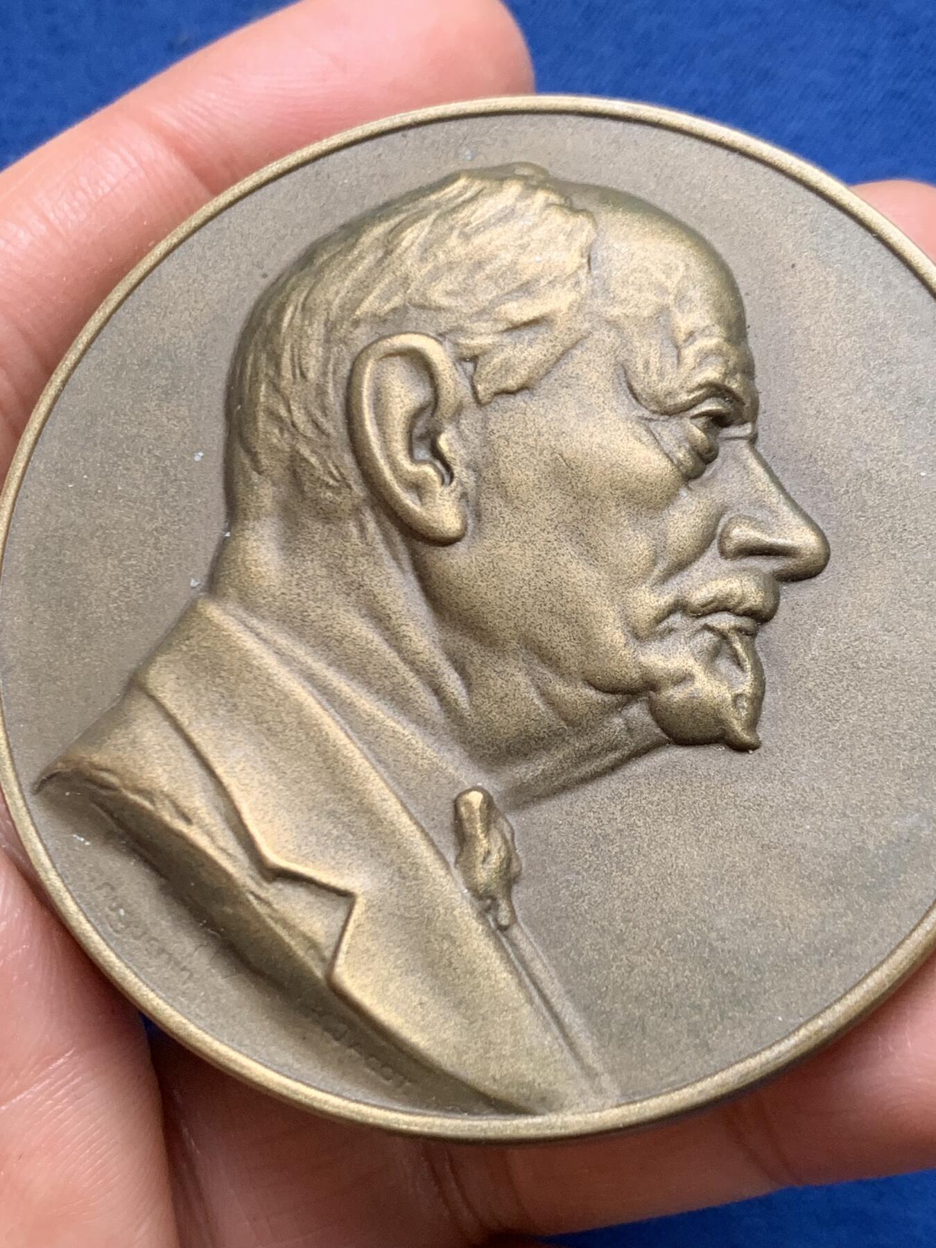 《竞宝斋》第461场 周日，周一，2场连拍 （全场包邮）欢迎送拍 瑞士再保险公司纪念铜章 正面是查尔斯·西蒙博士 108克 59.5mm