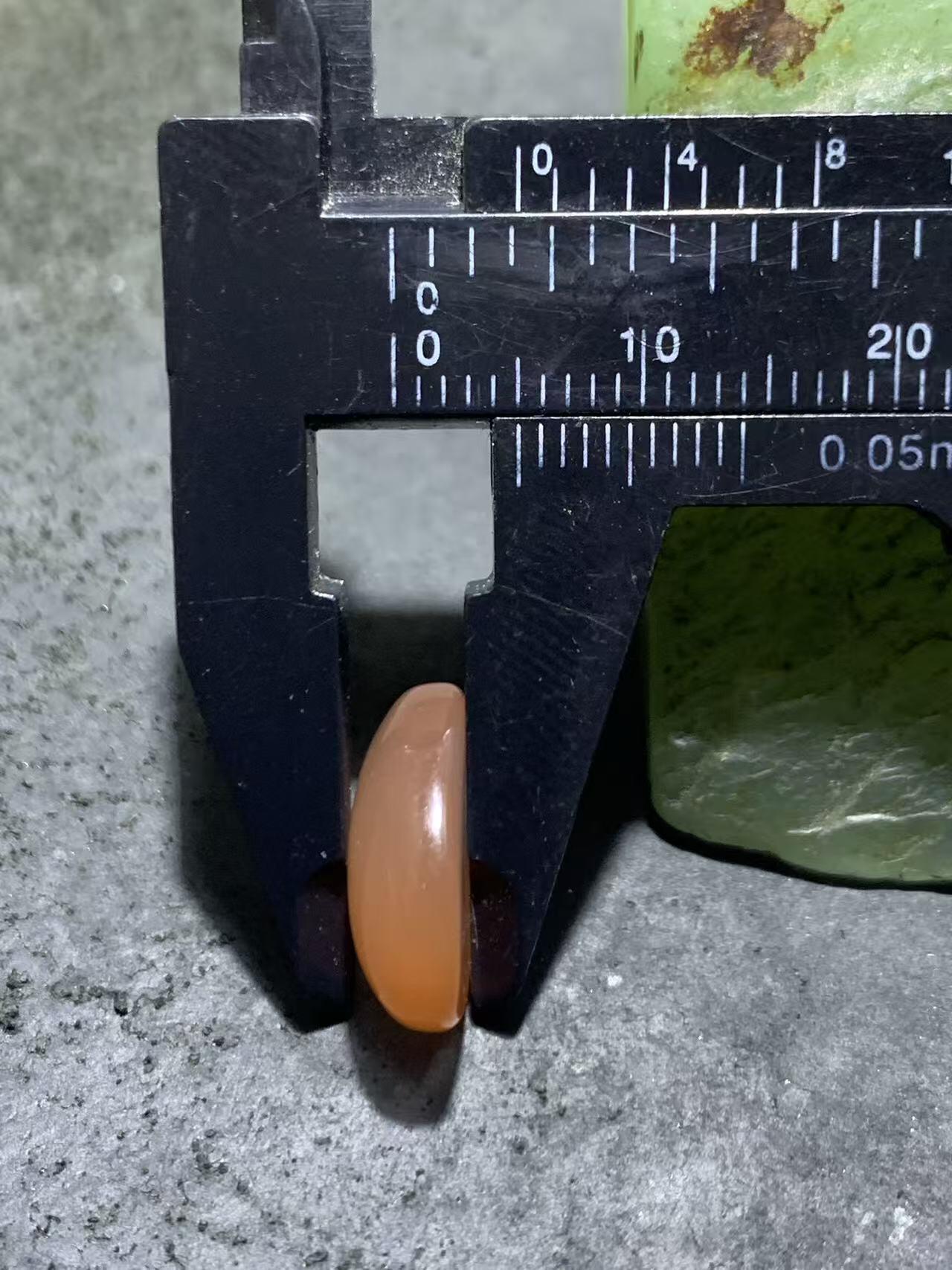 精美南红玛瑙荔枝冻飘红戒面一个，