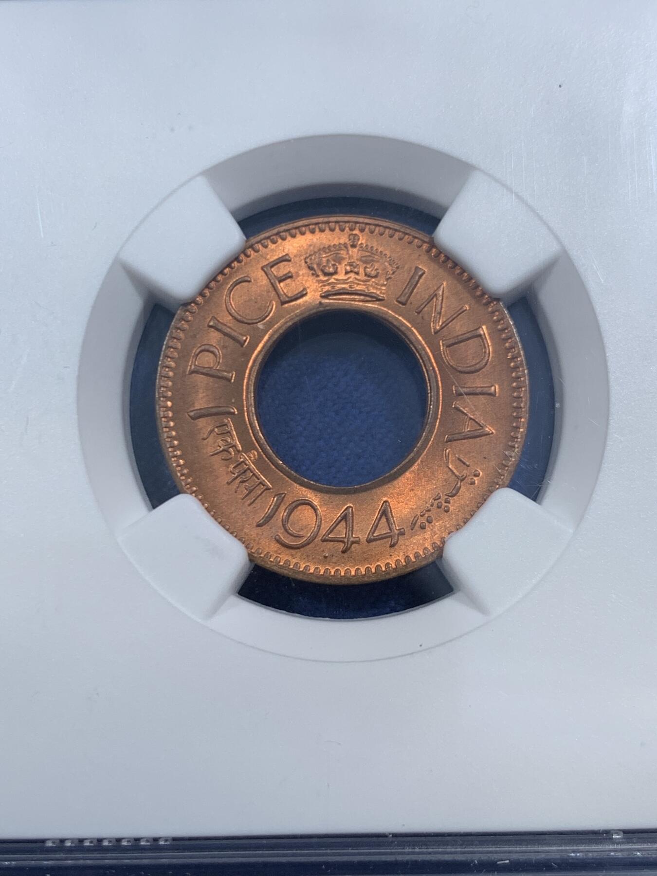 《竞宝斋》第461场 周日，周一，2场连拍 （全场包邮）欢迎送拍 NGC MS66RD 印度1944年乔治六世1派沙中孔铜币，极致RD高分