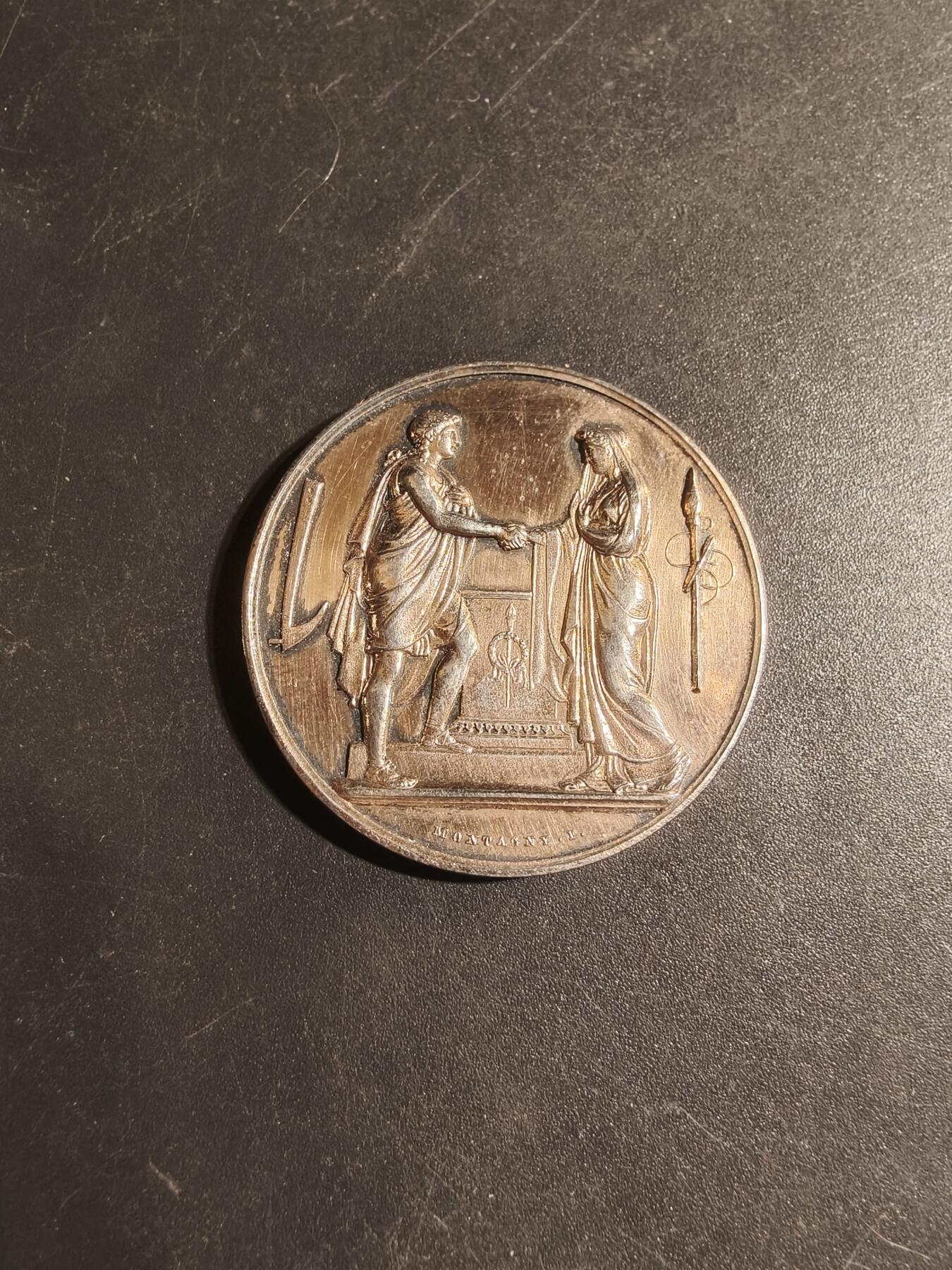 老王徽章第179期 法国银婚章    950银     带边铭背铭    1888年实授    直径33mm    重量16.1g