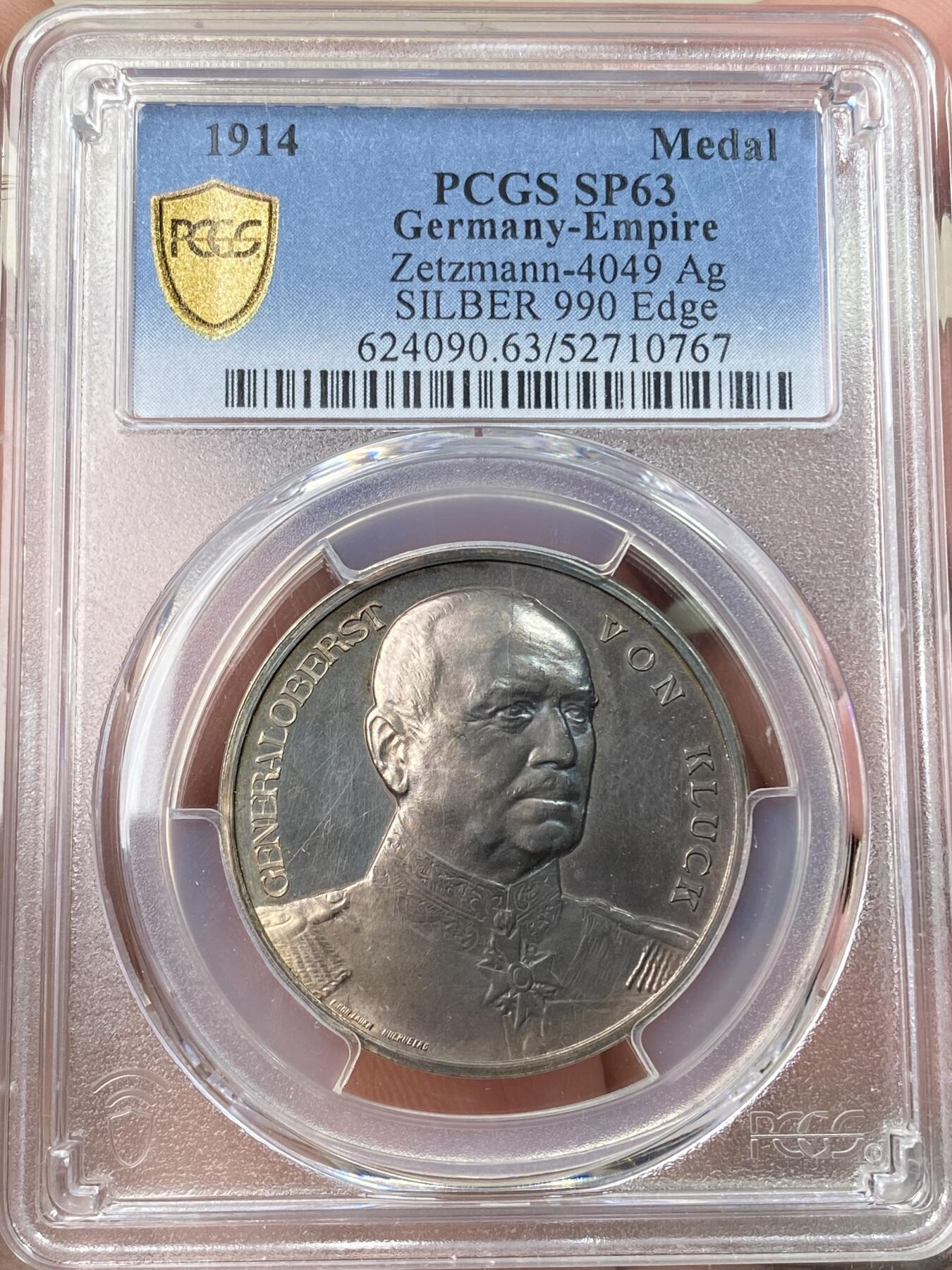 万国钱币拍卖第059期 PCGS SP63 1914年德国一战期间亚历山大·冯·克鲁克将军纪念银章 纽伦堡造币厂铸  双面极强的镜面喷砂质感 990超高银版；反面文字意为：献给胜利的陆军统帅 克鲁克将军是德国普鲁士军官，陆军上校将军，第一次世界大战爆发后，他被任命为德军第1集团军司令，赢得了蒙斯和勒卡托等战役的胜利