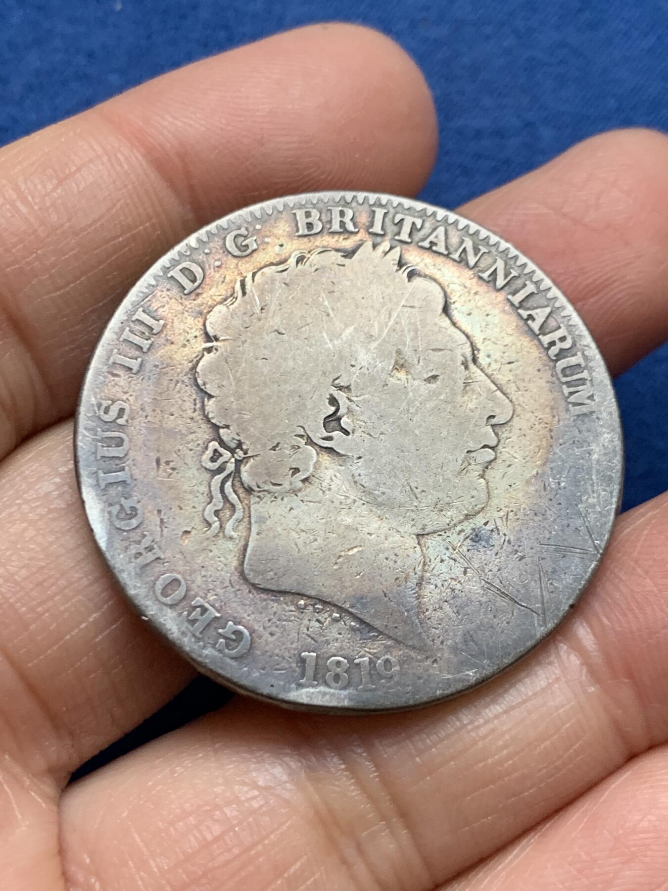 《竞宝斋》第461场 周日，周一，2场连拍 （全场包邮）欢迎送拍 英国1819年乔治三世马剑屠龙克朗大银币，自然流通，细节温润。27.25克