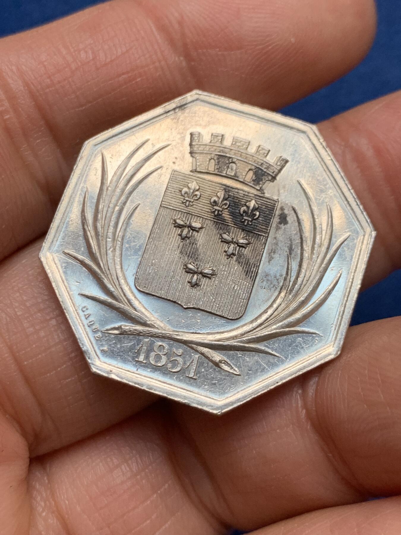 《竞宝斋》第461场 周日，周一，2场连拍 （全场包邮）欢迎送拍 法国奥尔良艺术协会八角银代币 12.92克 30.2mm 蜜蜂银标