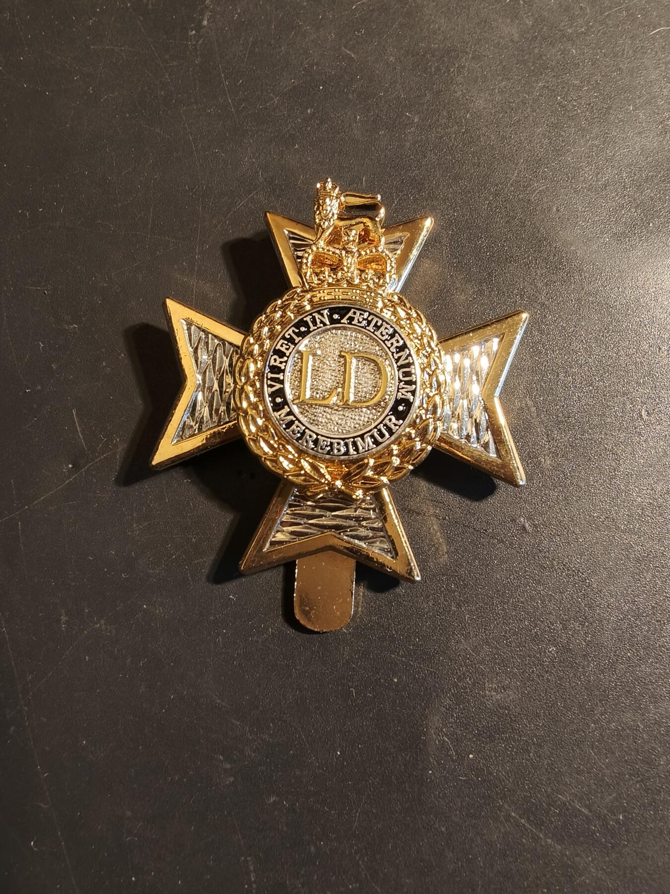 老王徽章第179期 英国陆军轻龙骑兵团帽徽   女王时期