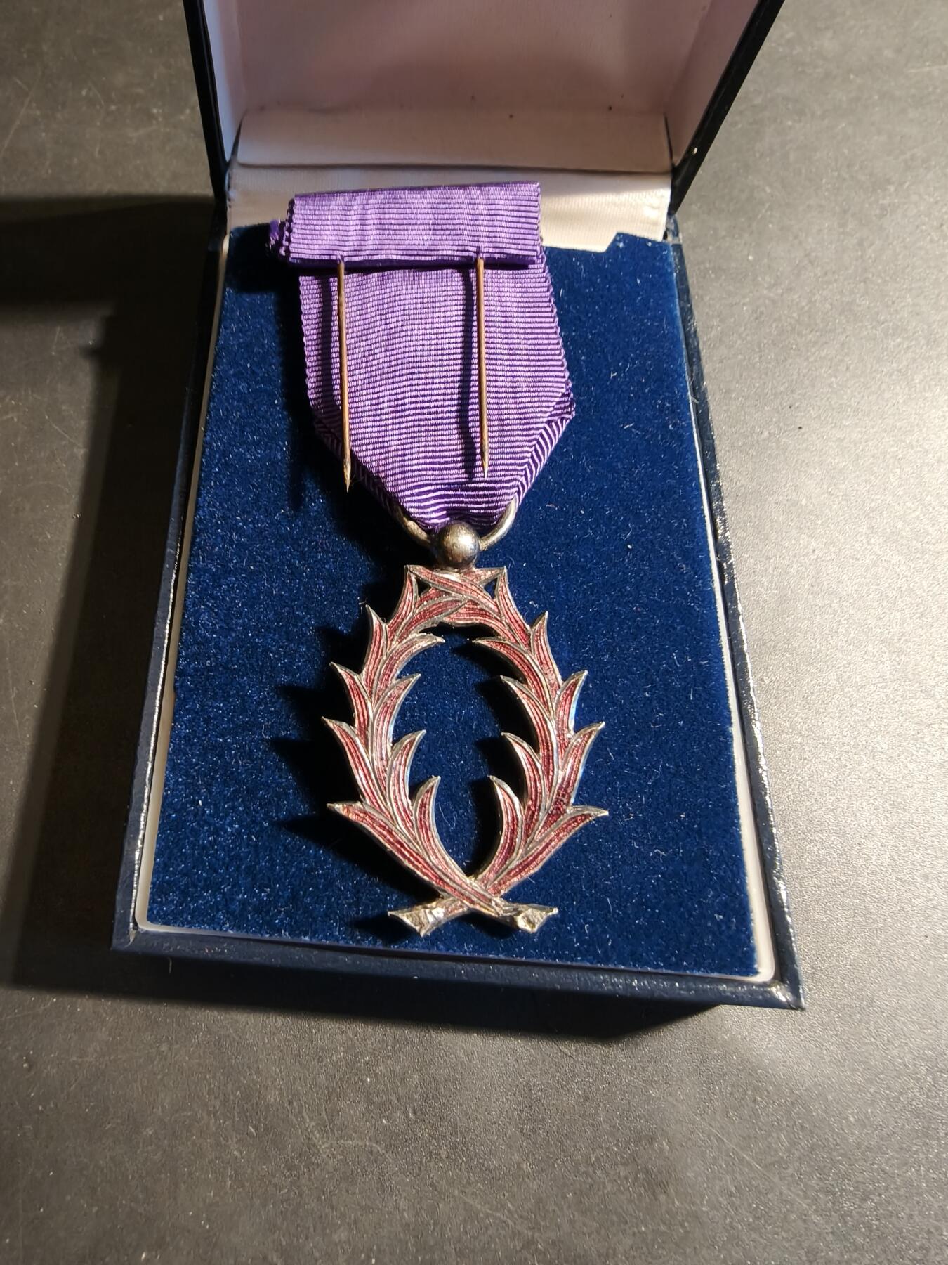 老王徽章第179期 法国骑士级棕榈叶勋章     原盒