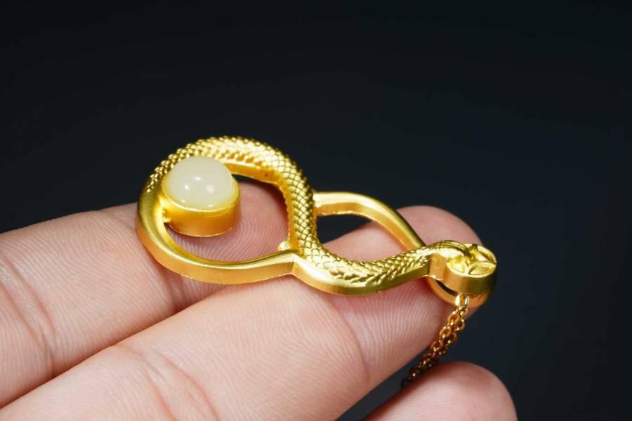 上海都达杂项专场八（全场包邮）   天然镀金蛇形葫芦嵌和田玉蛋面挂件 附鉴定证书87-341