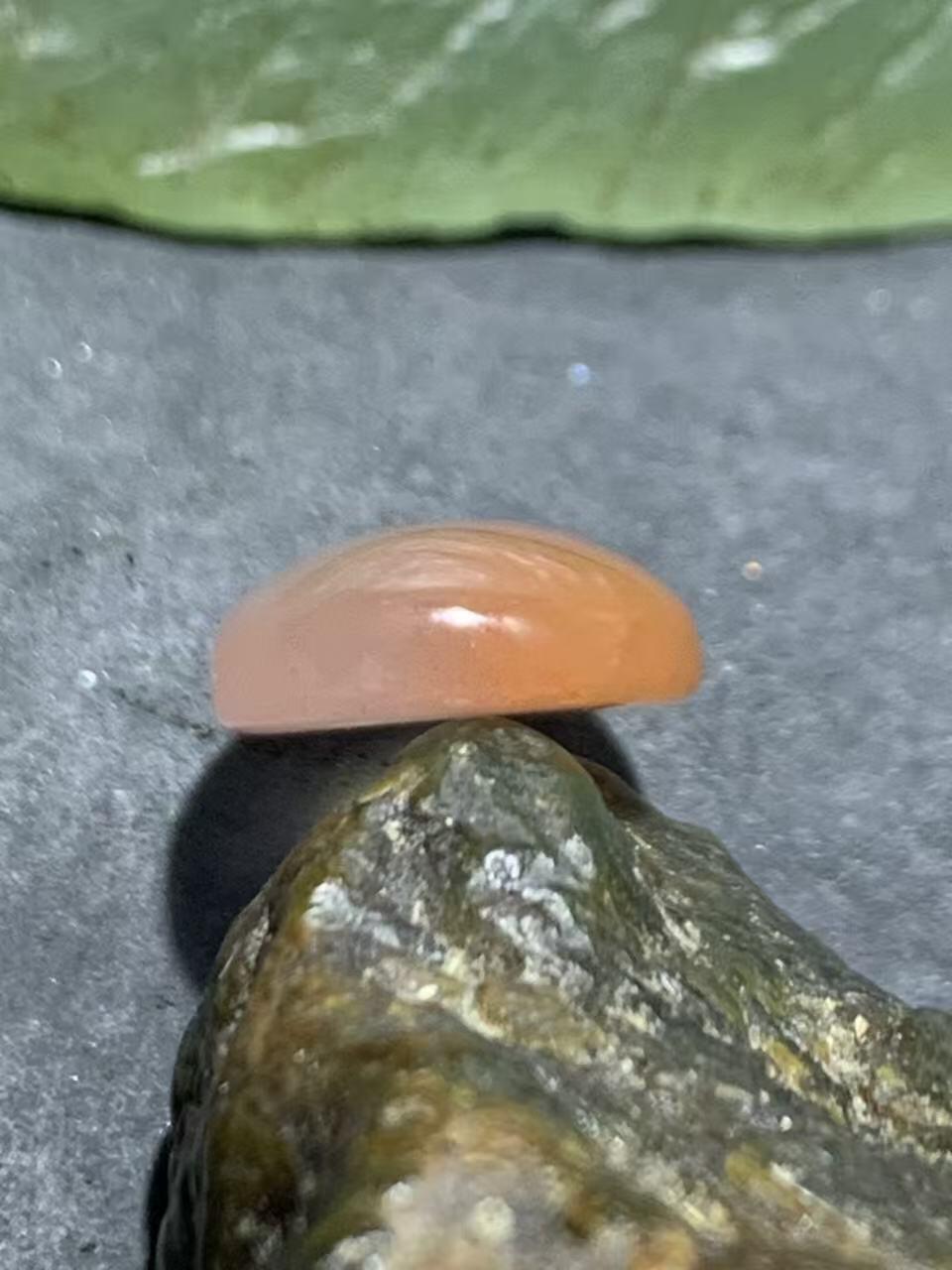 精美南红玛瑙荔枝冻飘红戒面一个，