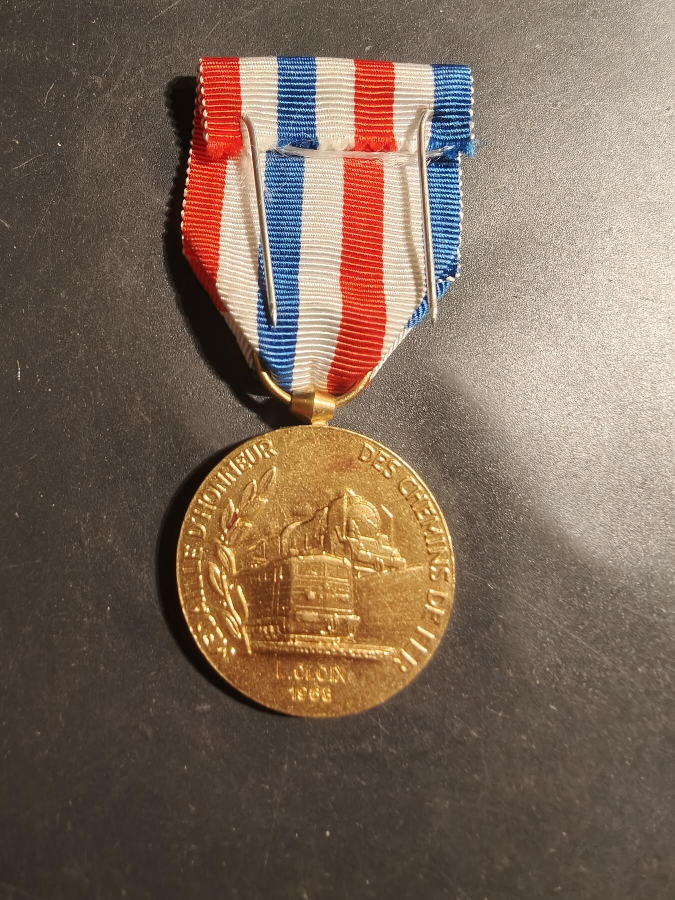 老王徽章第179期 法国金级铁路服务奖章     1966年实发