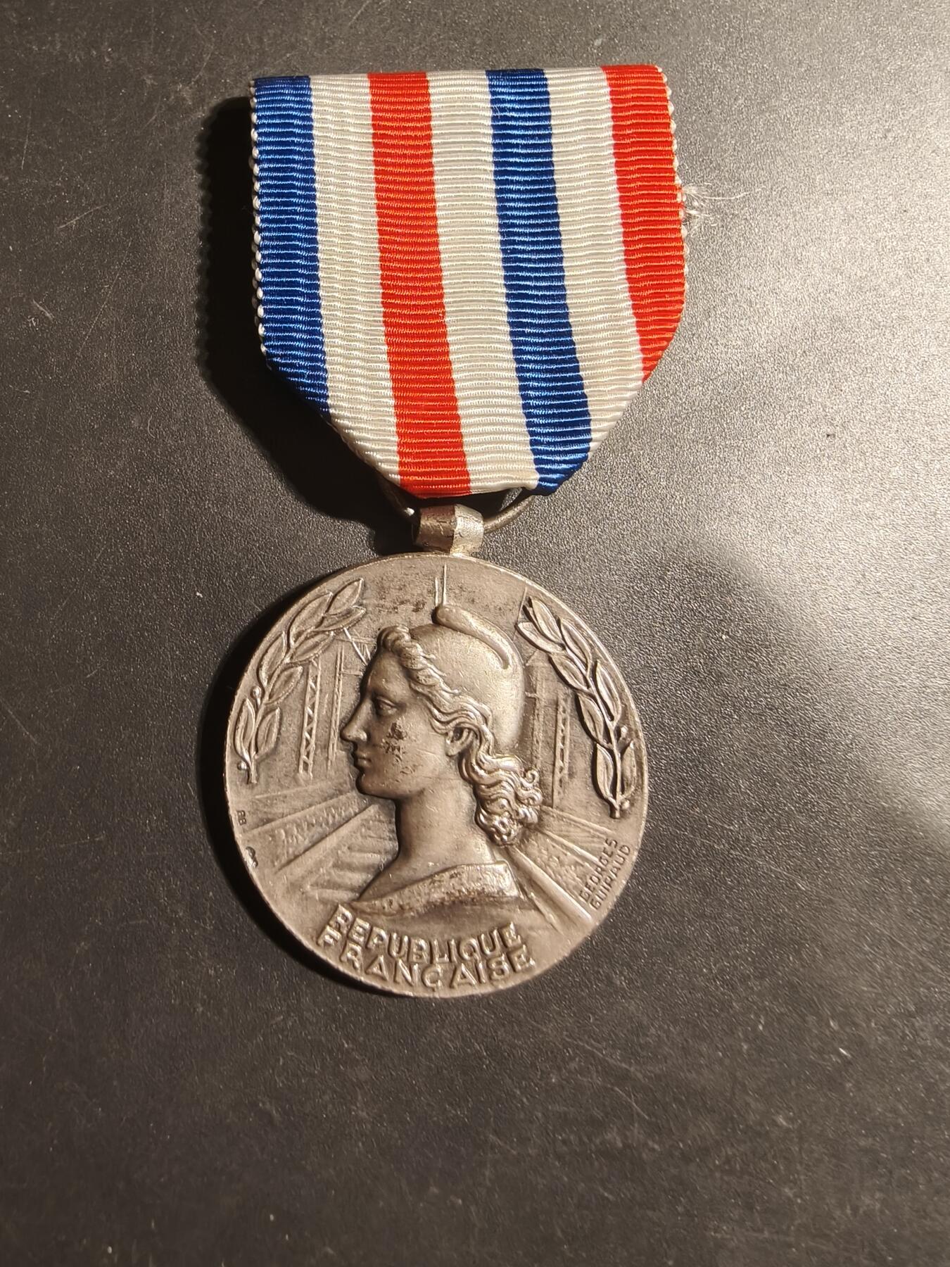 老王徽章第179期 法国银级铁路服务奖章    1963年实发