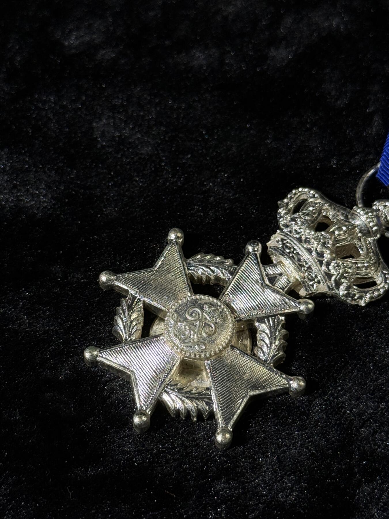 戎马世界章牌大赏第110期 比利时利奥波德二世勋章，现代版，合金制