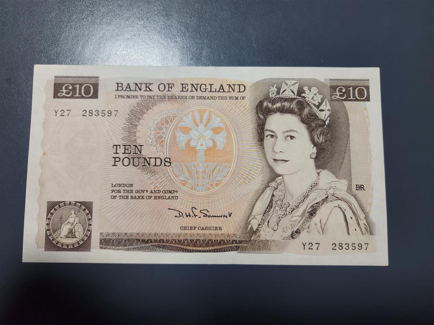 1月25号晚上8点 外国纸币自动截拍第13场 英国10镑 极美品