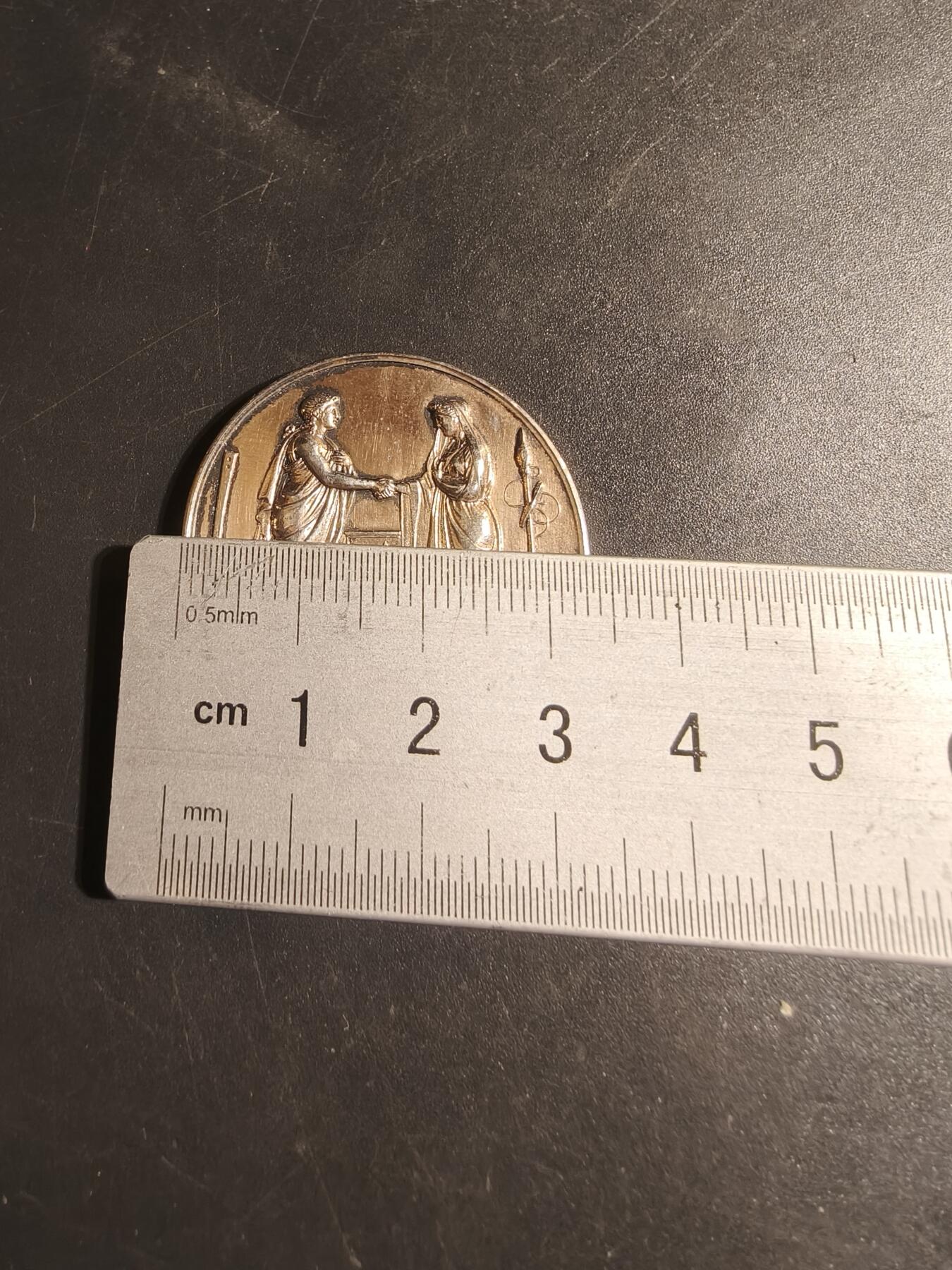 老王徽章第179期 法国银婚章    950银     带边铭背铭    1888年实授    直径33mm    重量16.1g