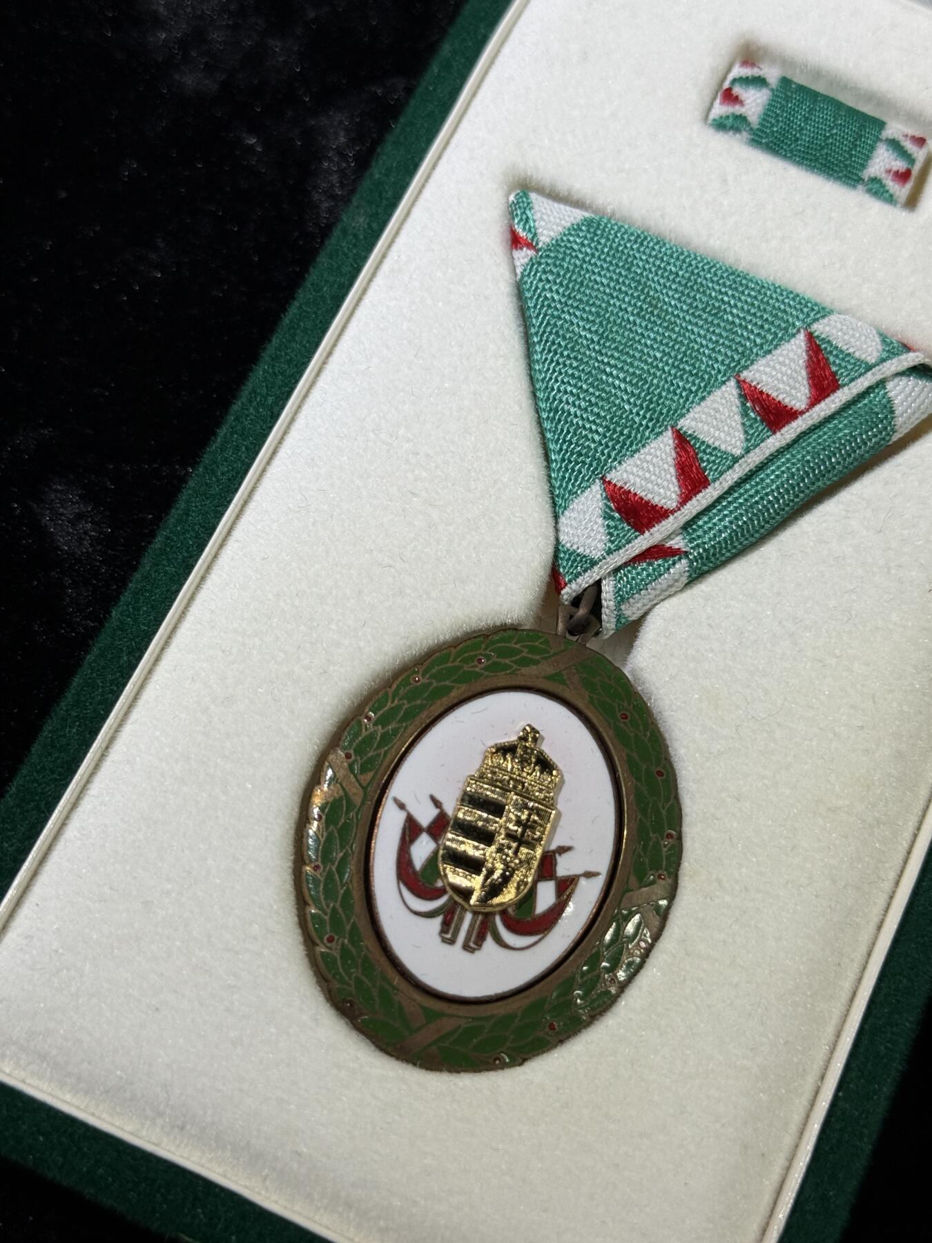 戎马世界章牌大赏第110期 匈牙利铜级服役功勋奖章