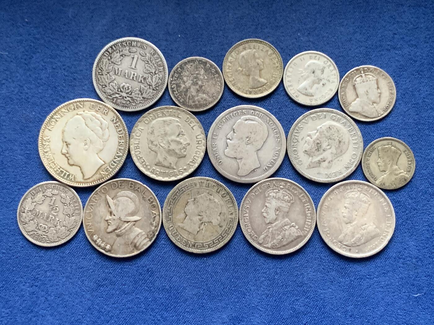 《竞宝斋》第461场 周日，周一，2场连拍 （全场包邮）欢迎送拍 15枚一组 各国银币 荷兰1盾（720银9.8克）+乌拉圭50分（720银7克）+瑞典1克朗（800银7.15克）+德国1马克（900银5.35克）+澳大利亚1先令（925银5.55克）+加拿大25分（925银5.75克）+英国1先令（500银5.37克）+巴拿马1/4巴尔博亚（900银6.15克）+锡兰50分（800银5.62克）+德国半马克（900银2.75克）+澳大利亚6便士（500银2.8