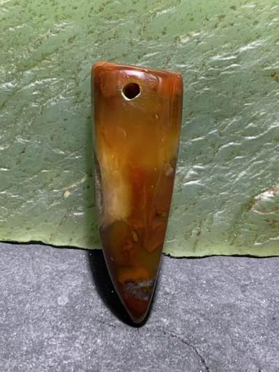 冰飘晶洞战国红玛瑙草花纹通货牙形吊坠一个 - 冰飘晶洞战国红玛瑙草花纹通货牙形吊坠一个