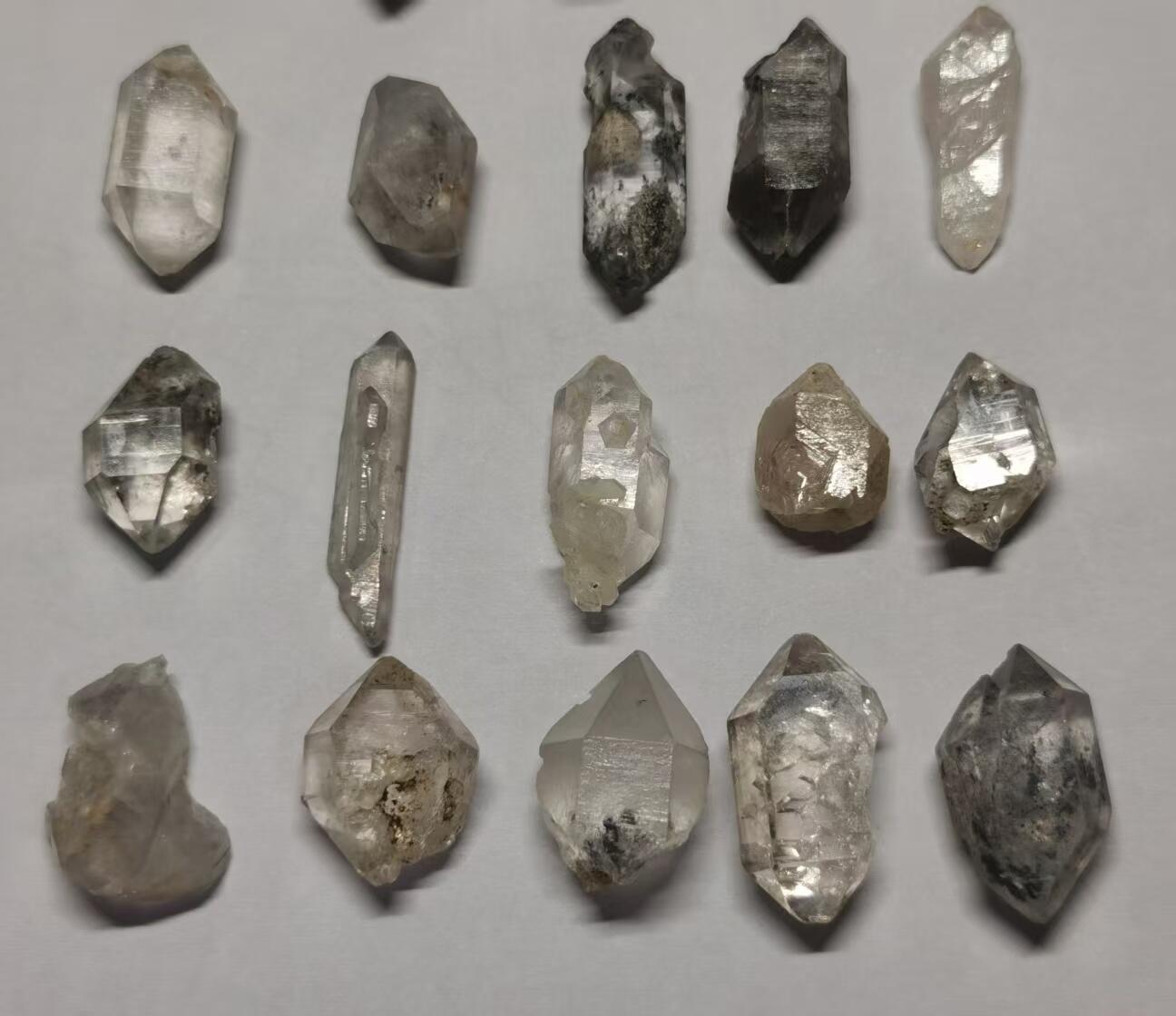 七河·世界币章矿标杂件每周小拍（总第35期）（本场周二结标） 藏家出品X717（4）云贵闪灵水晶原石一组 20 件 本件拍品由合作藏家邮寄