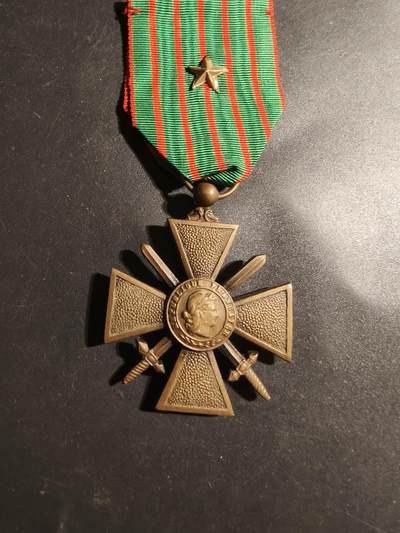 老王徽章第179期 - 法国1918版战争十字奖章     1颗铜星勋饰