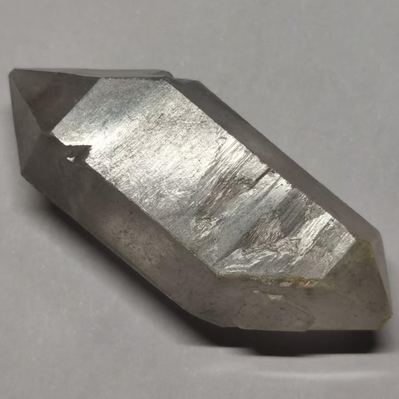 七河·世界币章矿标杂件每周小拍（总第35期）（本场周二结标） 藏家出品X697（25） 云贵闪灵水晶原石 双尖 本件拍品由合作藏家邮寄